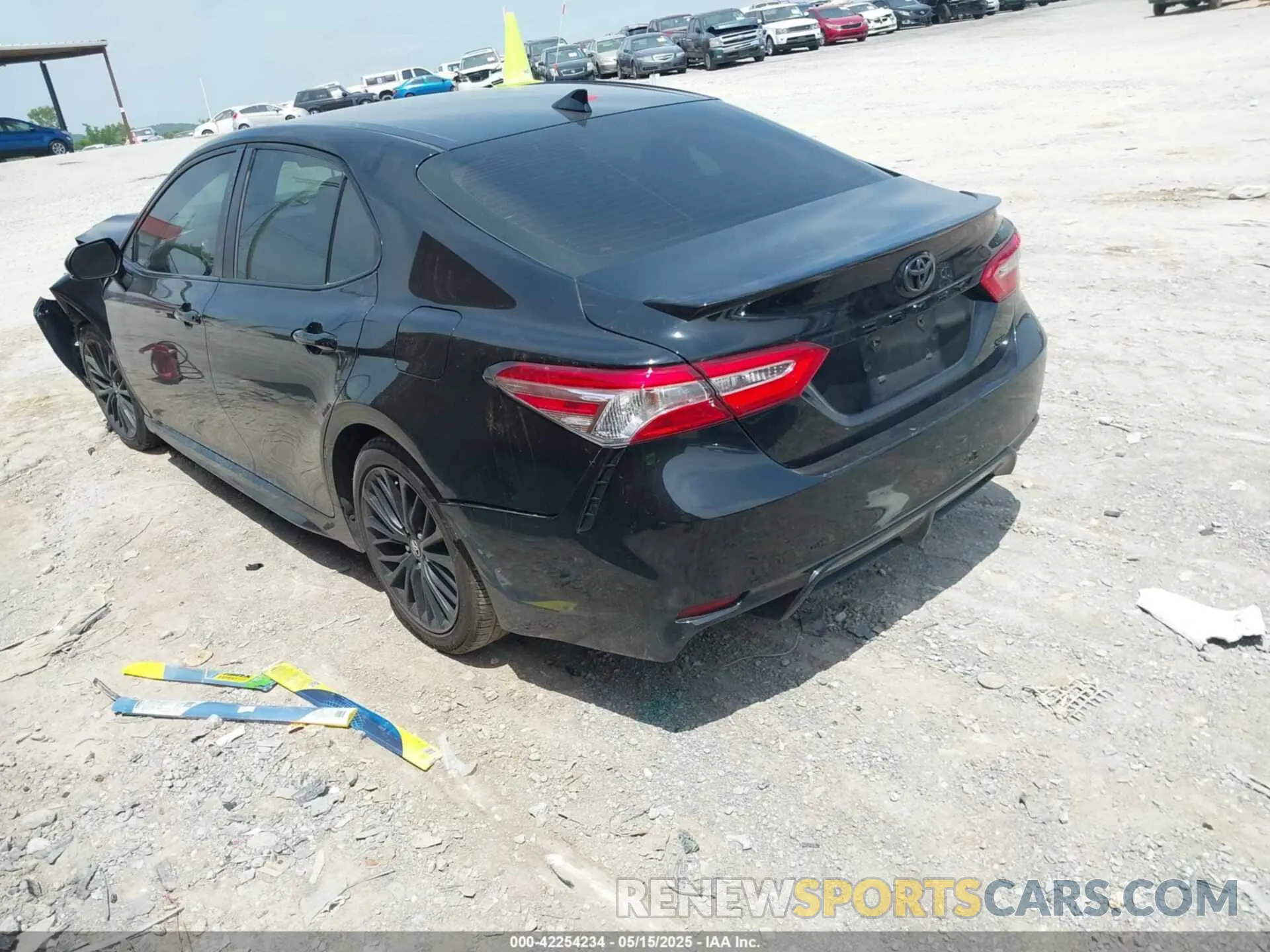 3 fotografías del automóvil dañado 4T1G11AK6LU311393 TOYOTA CAMRY 2020