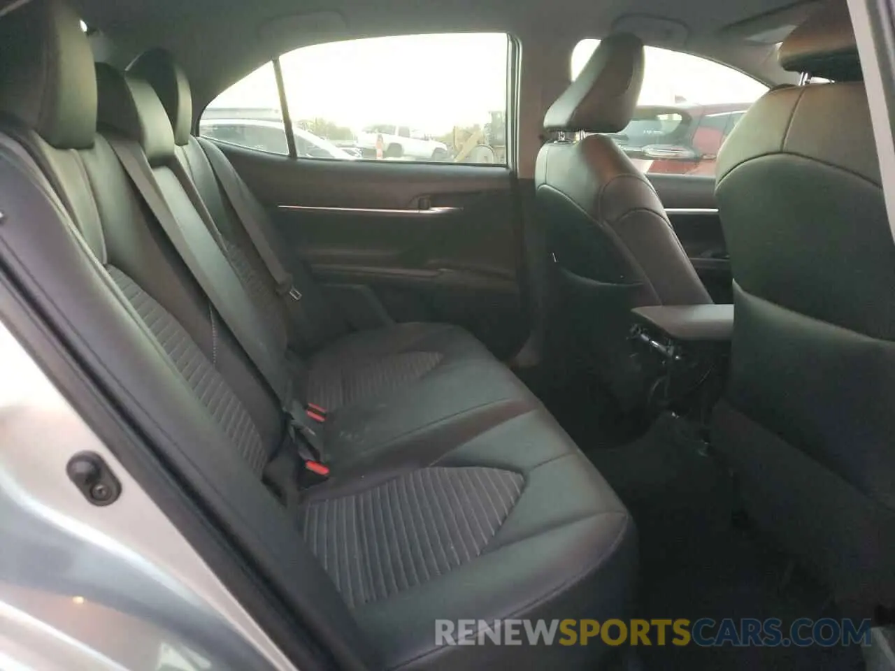 10 fotografías del automóvil dañado 4T1G11AK6LU313063 TOYOTA CAMRY 2020