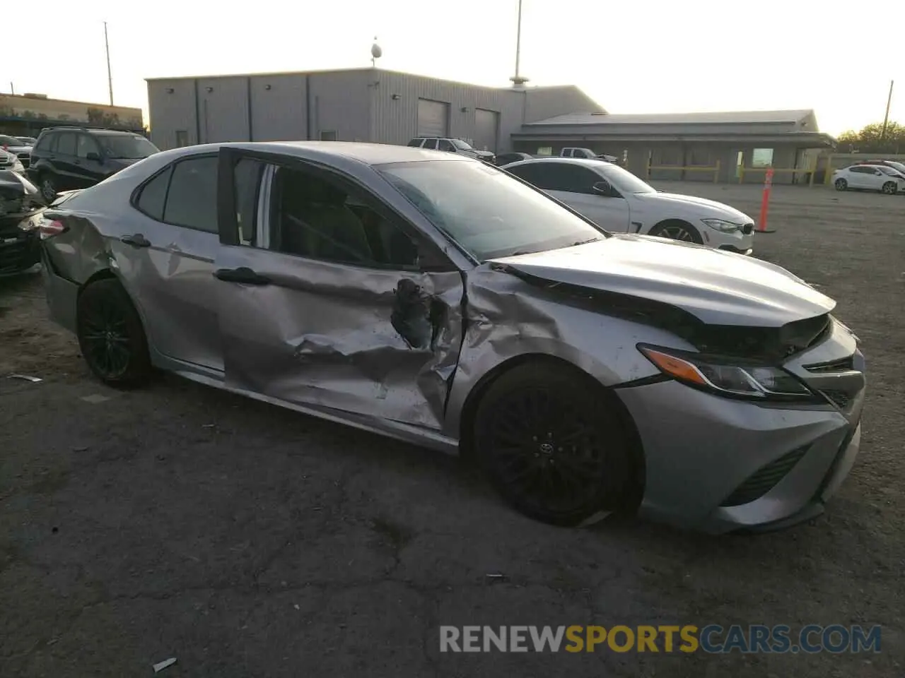 4 fotografías del automóvil dañado 4T1G11AK6LU313063 TOYOTA CAMRY 2020