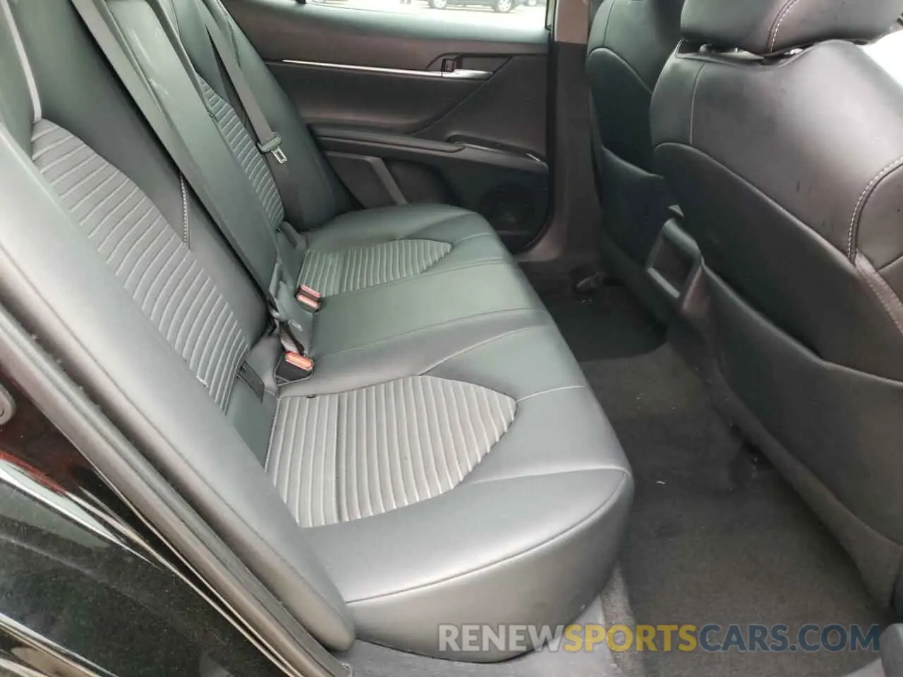 10 fotografías del automóvil dañado 4T1G11AK6LU313905 TOYOTA CAMRY 2020