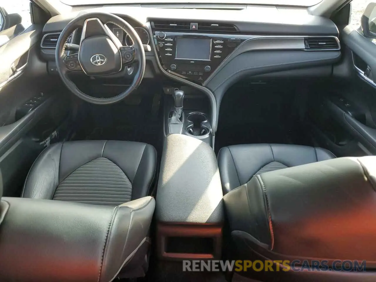 8 fotografías del automóvil dañado 4T1G11AK6LU316481 TOYOTA CAMRY 2020