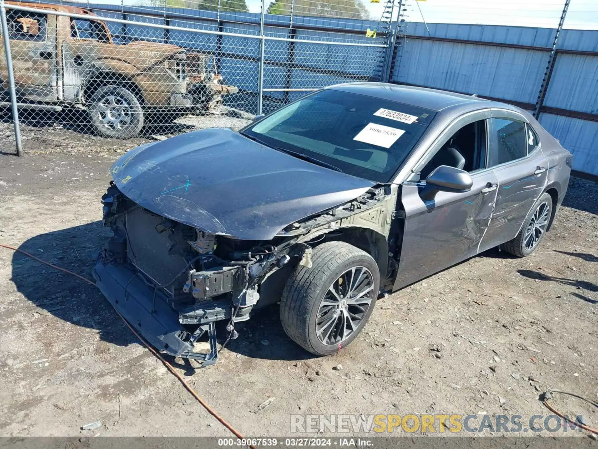 2 fotografías del automóvil dañado 4T1G11AK6LU332650 TOYOTA CAMRY 2020