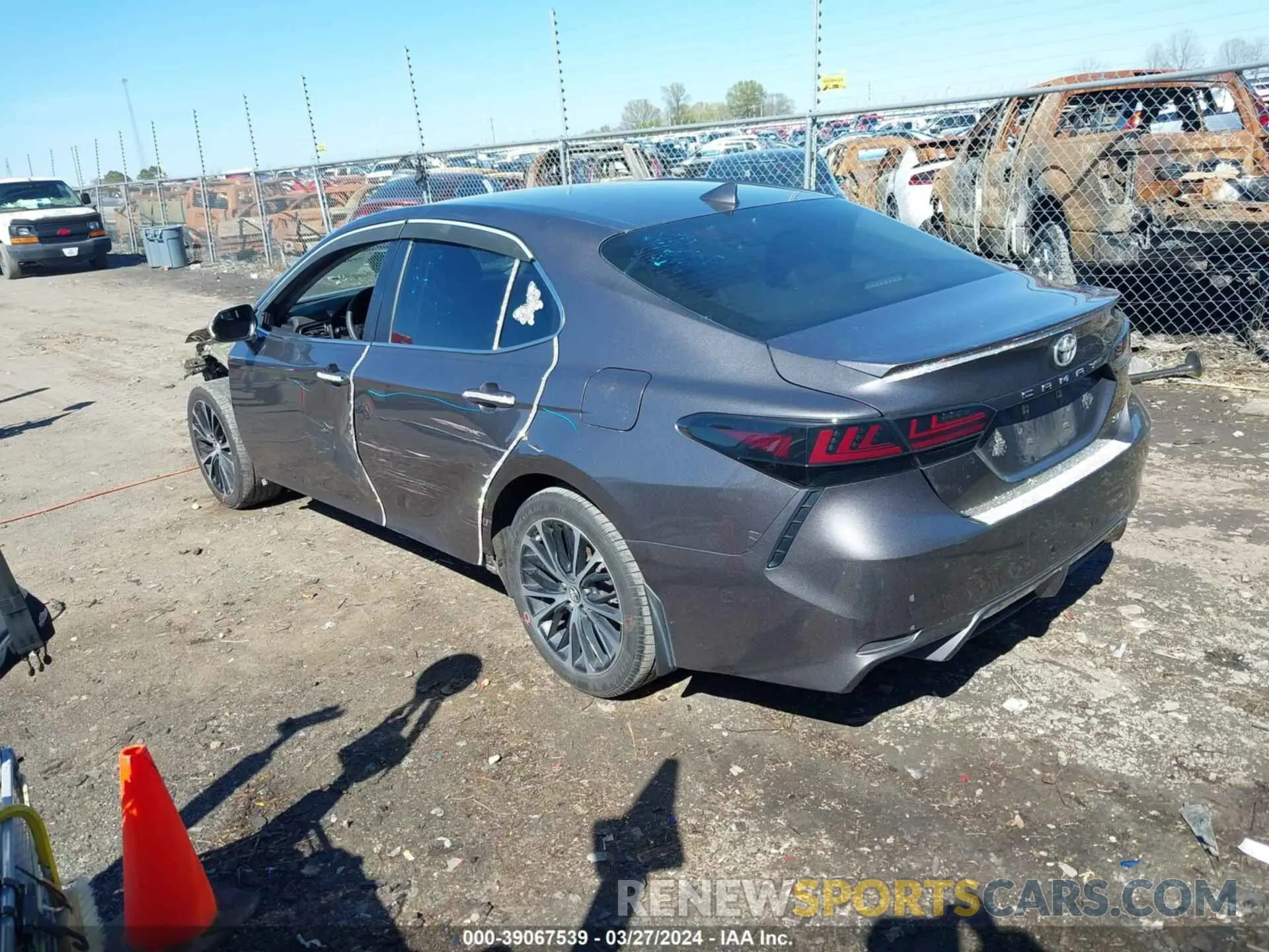 3 fotografías del automóvil dañado 4T1G11AK6LU332650 TOYOTA CAMRY 2020
