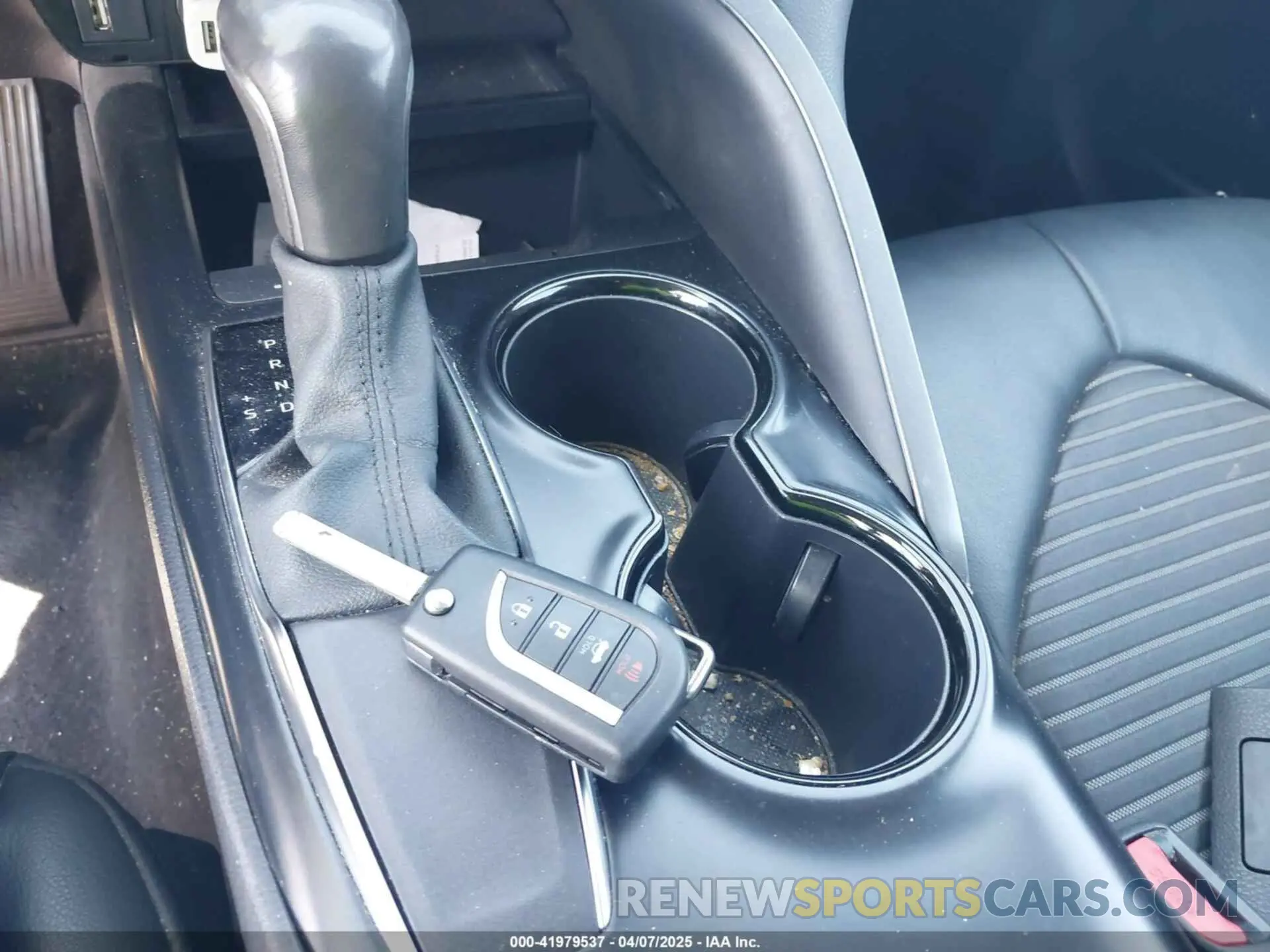 11 fotografías del automóvil dañado 4T1G11AK6LU372078 TOYOTA CAMRY 2020
