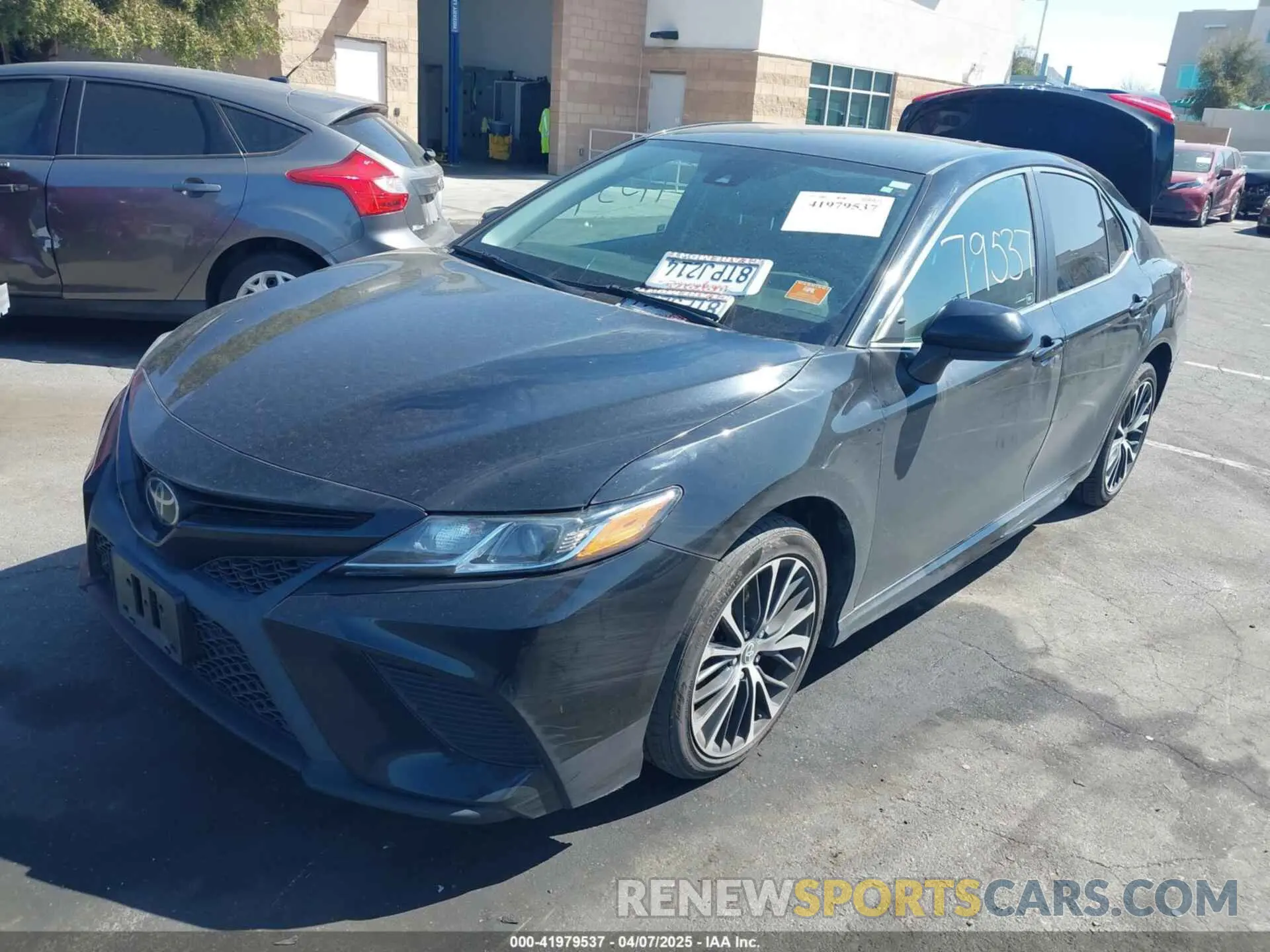 2 fotografías del automóvil dañado 4T1G11AK6LU372078 TOYOTA CAMRY 2020