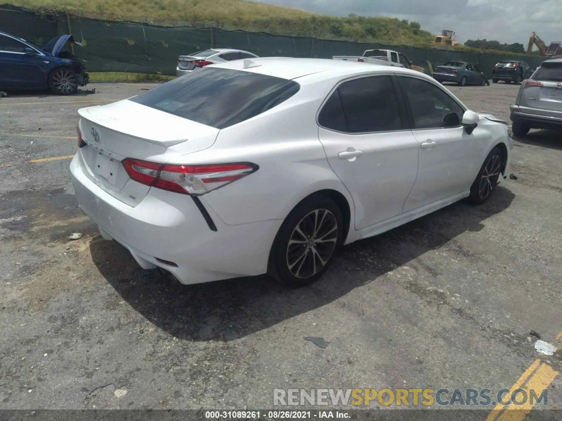 4 fotografías del automóvil dañado 4T1G11AK6LU377670 TOYOTA CAMRY 2020