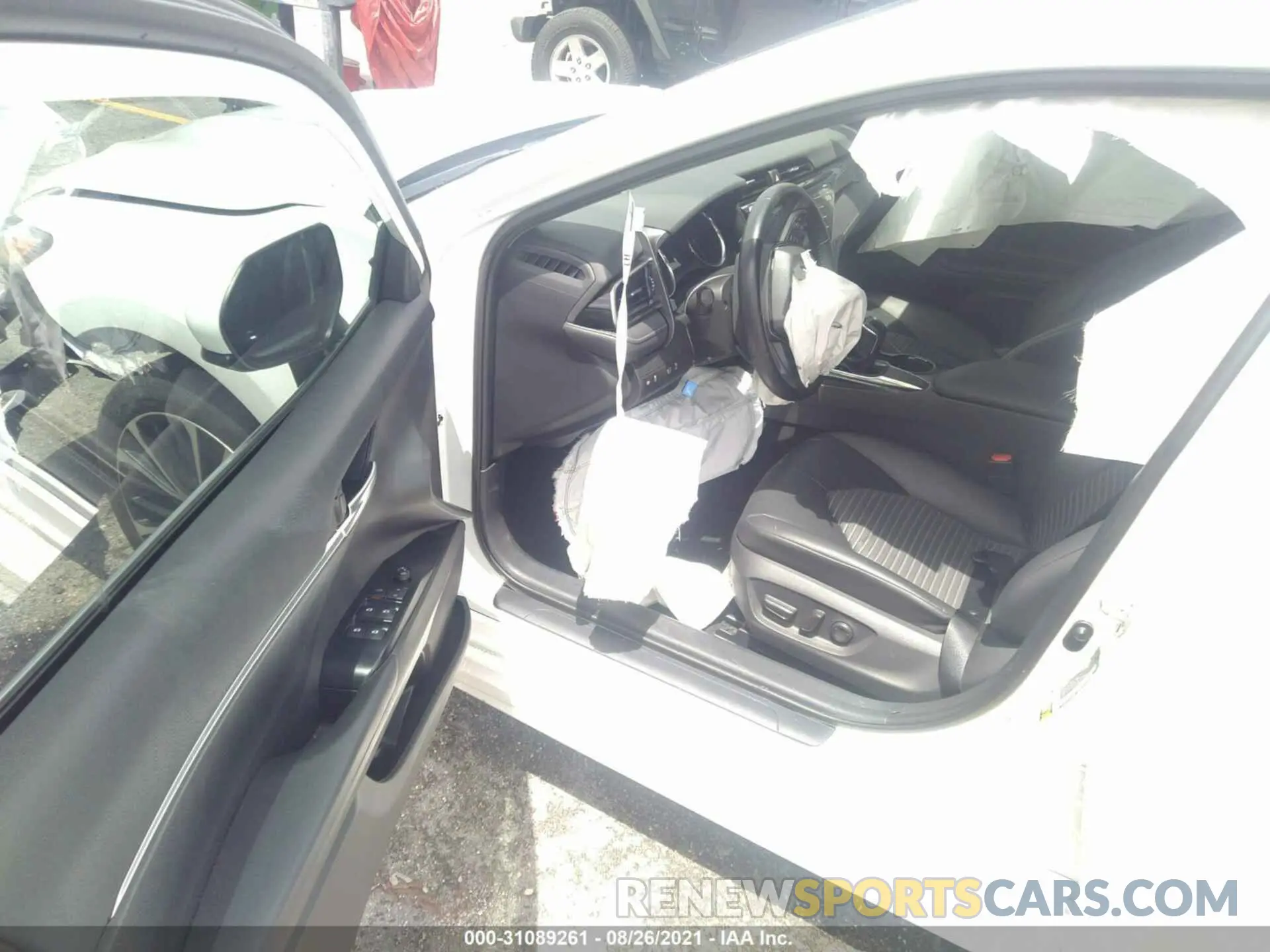 5 fotografías del automóvil dañado 4T1G11AK6LU377670 TOYOTA CAMRY 2020