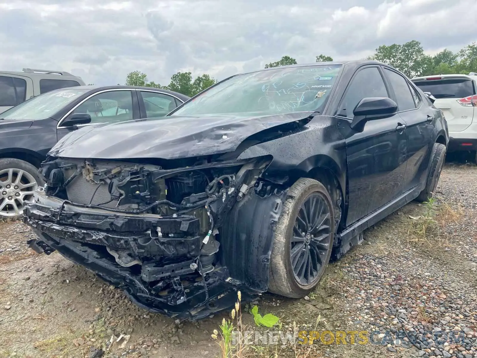 2 fotografías del automóvil dañado 4T1G11AK6LU393173 TOYOTA CAMRY 2020