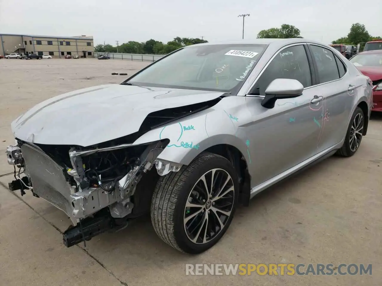 2 fotografías del automóvil dañado 4T1G11AK6LU506961 TOYOTA CAMRY 2020
