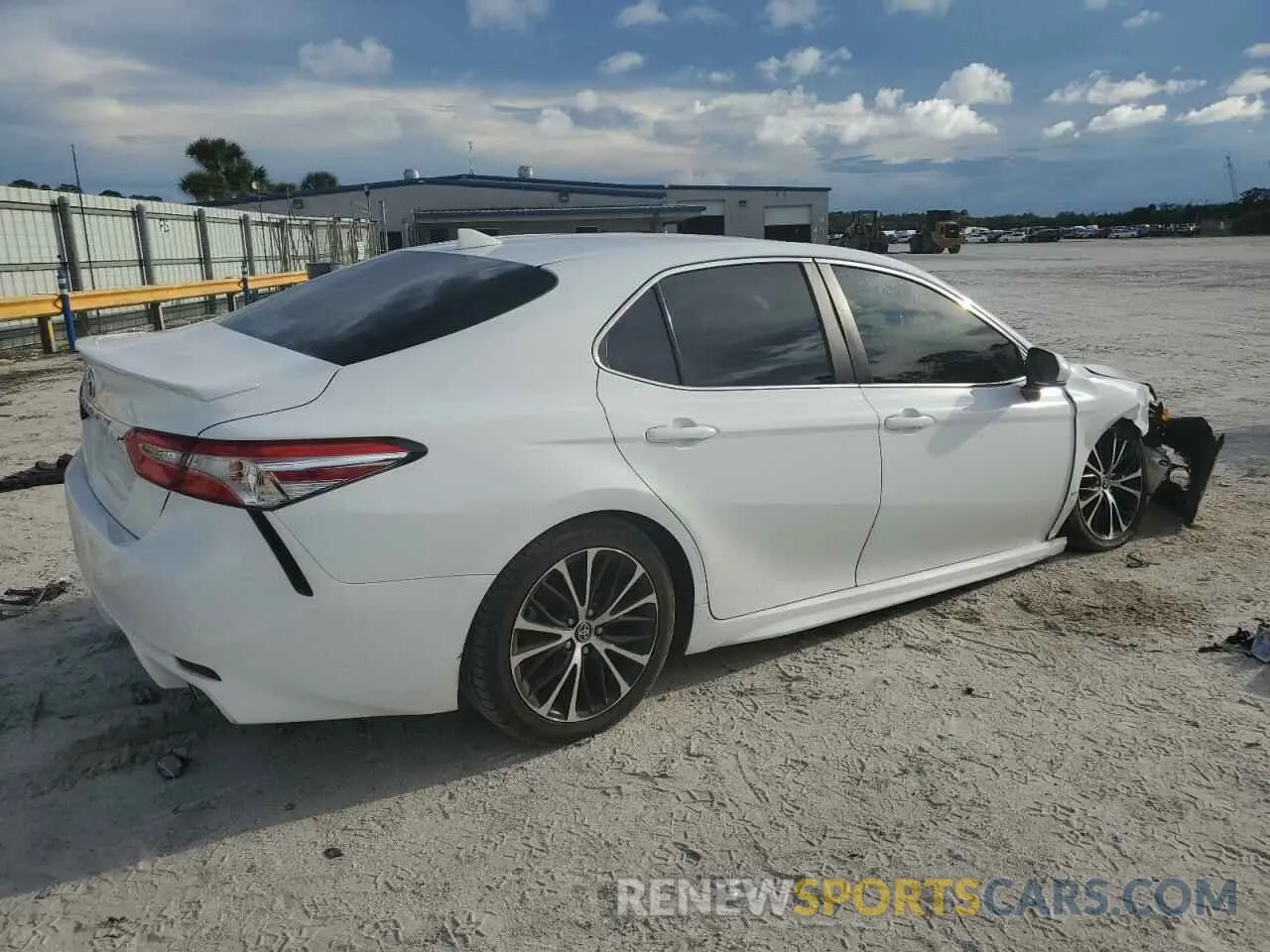 3 fotografías del automóvil dañado 4T1G11AK6LU509245 TOYOTA CAMRY 2020