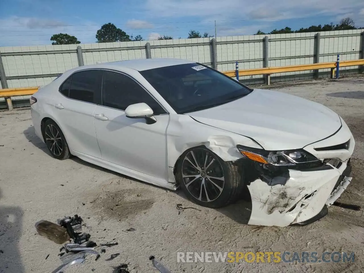 4 fotografías del automóvil dañado 4T1G11AK6LU509245 TOYOTA CAMRY 2020