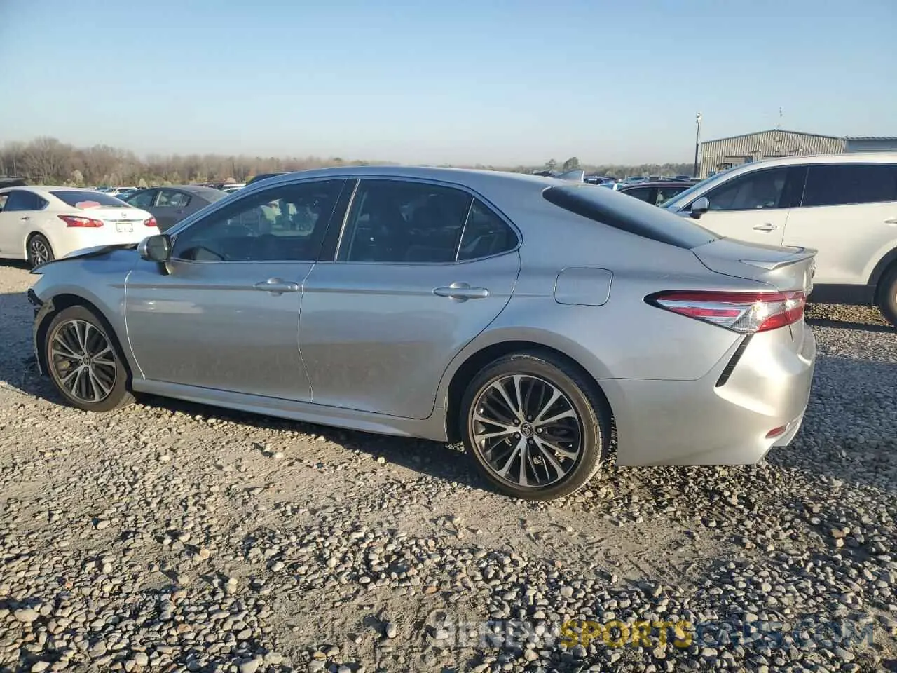 2 fotografías del automóvil dañado 4T1G11AK6LU510492 TOYOTA CAMRY 2020
