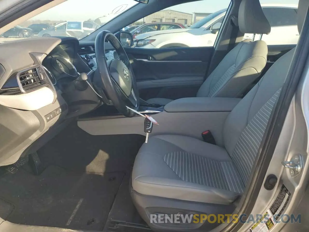 7 fotografías del automóvil dañado 4T1G11AK6LU510492 TOYOTA CAMRY 2020