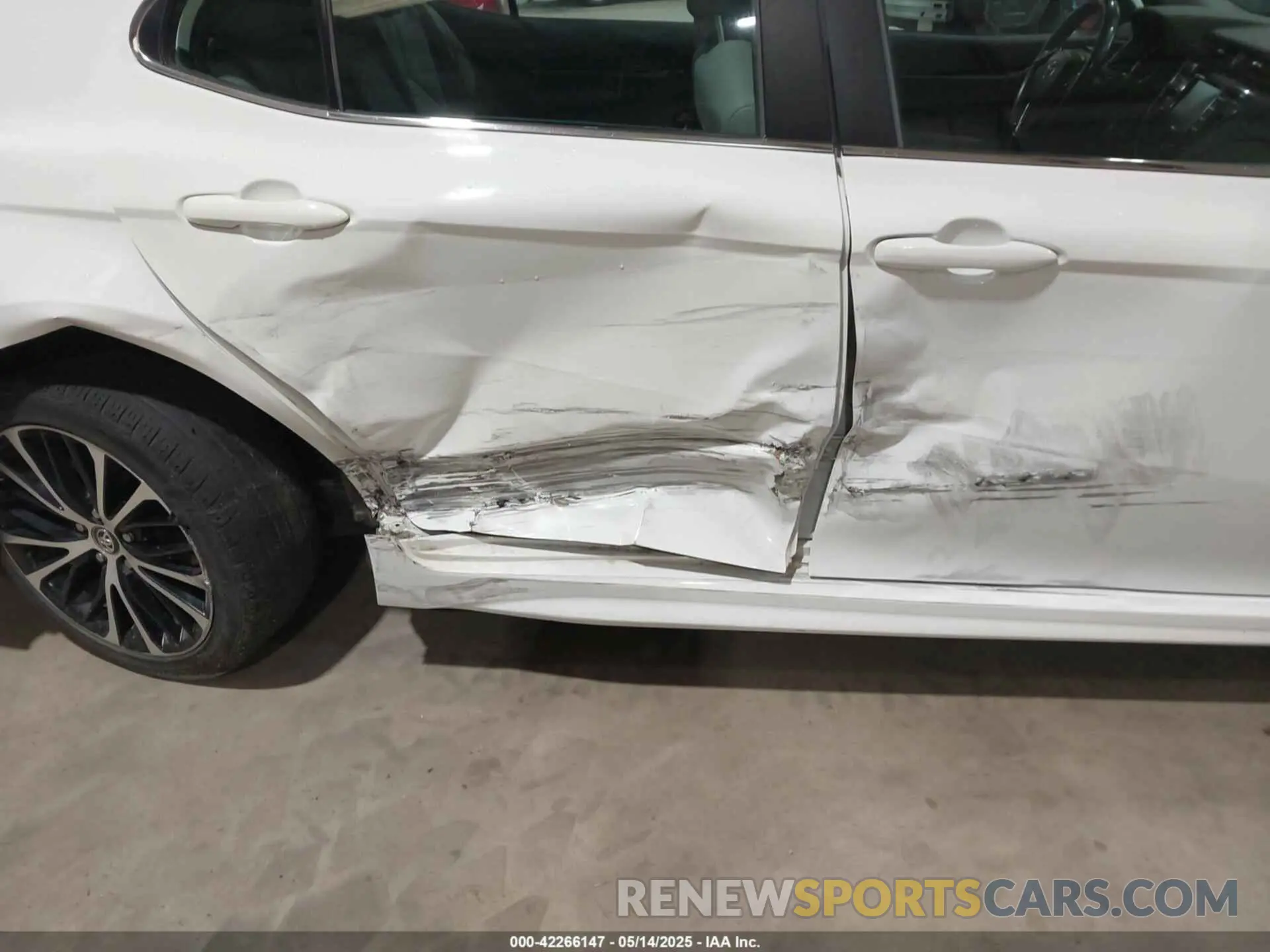 17 fotografías del automóvil dañado 4T1G11AK6LU873925 TOYOTA CAMRY 2020