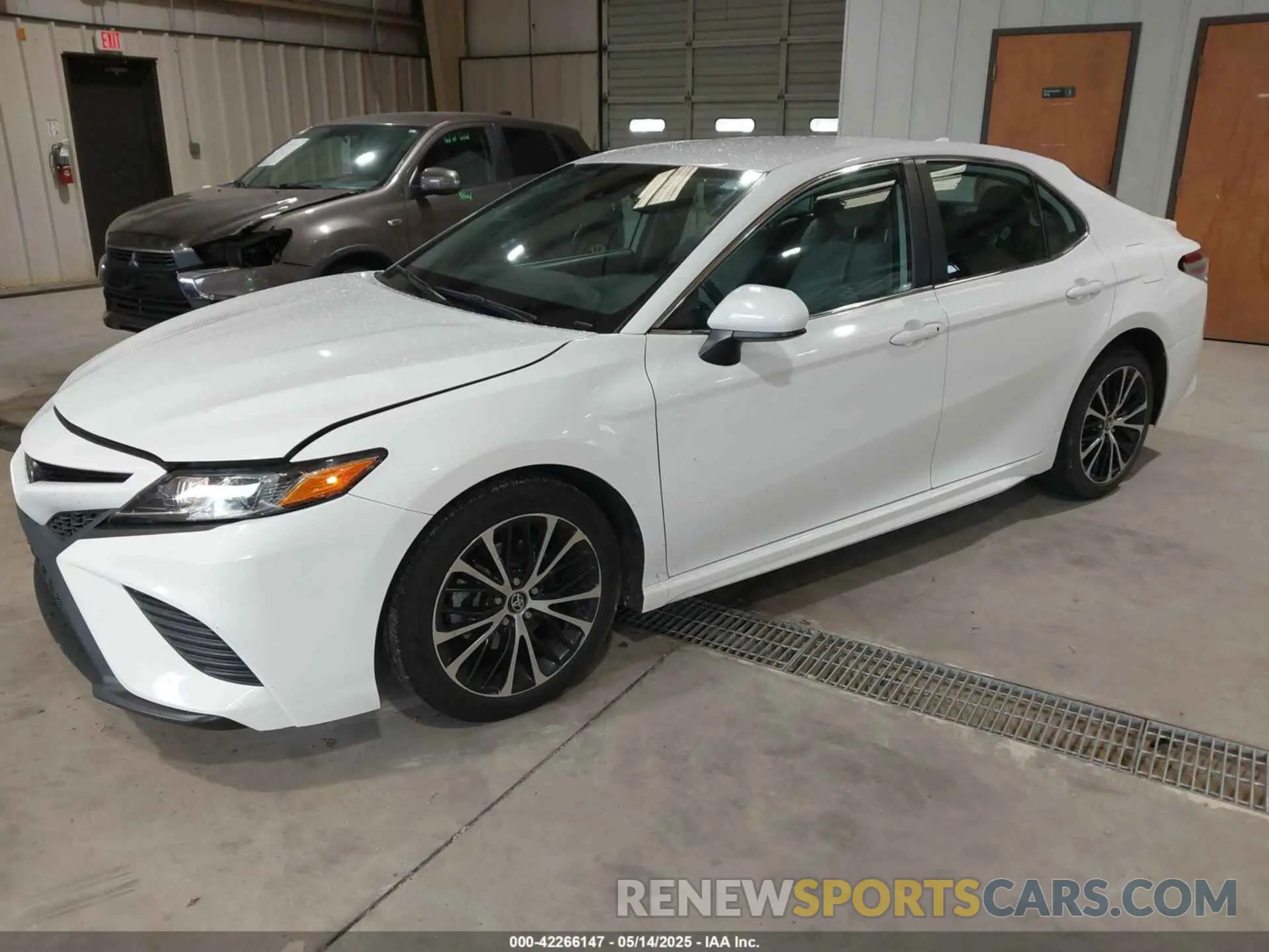 2 fotografías del automóvil dañado 4T1G11AK6LU873925 TOYOTA CAMRY 2020