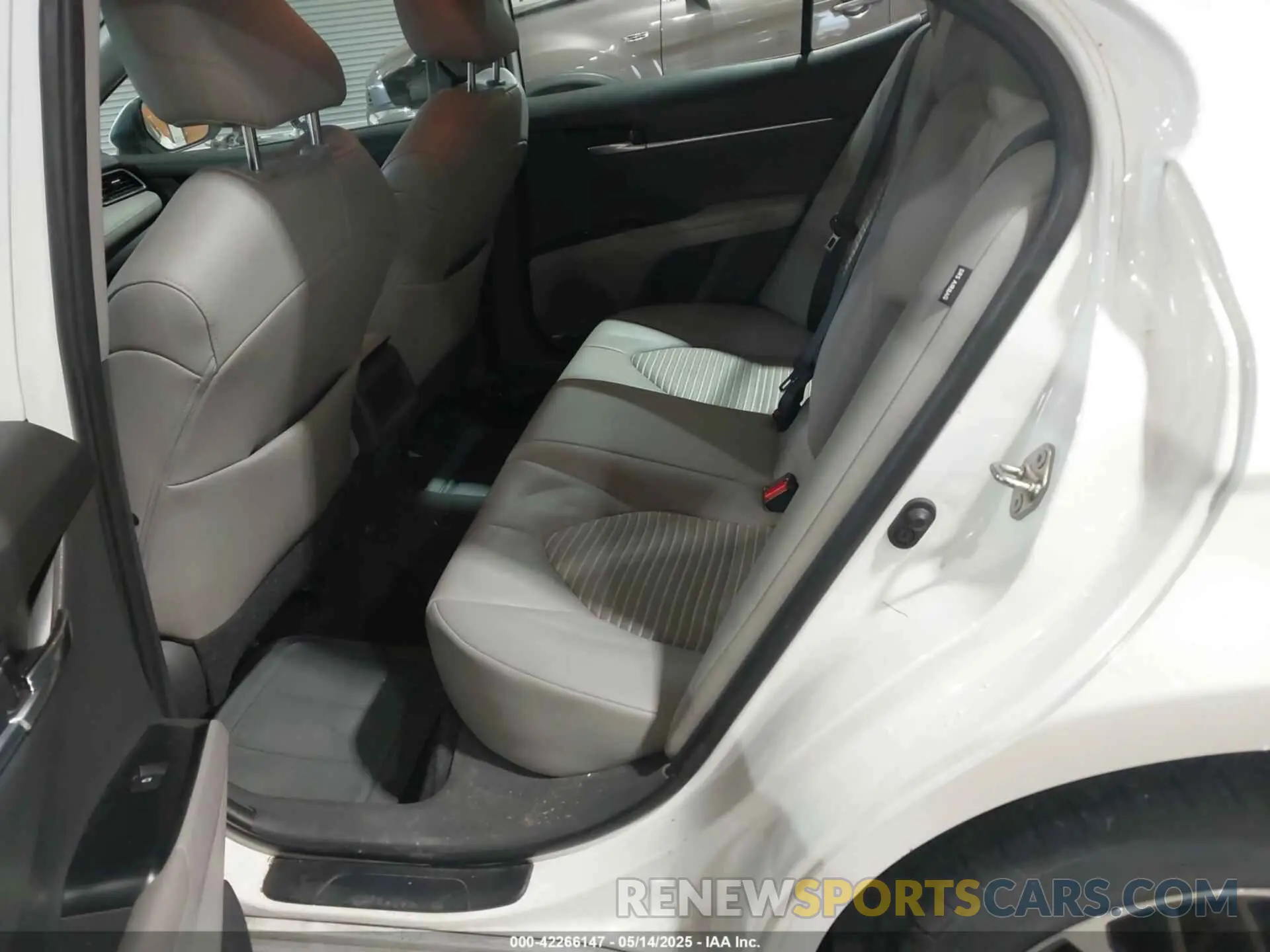 8 fotografías del automóvil dañado 4T1G11AK6LU873925 TOYOTA CAMRY 2020
