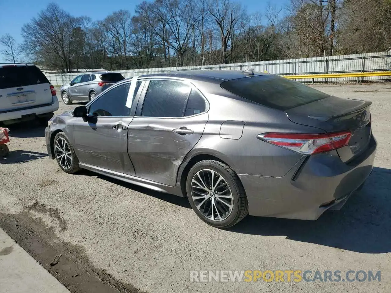 2 fotografías del automóvil dañado 4T1G11AK6LU886786 TOYOTA CAMRY 2020