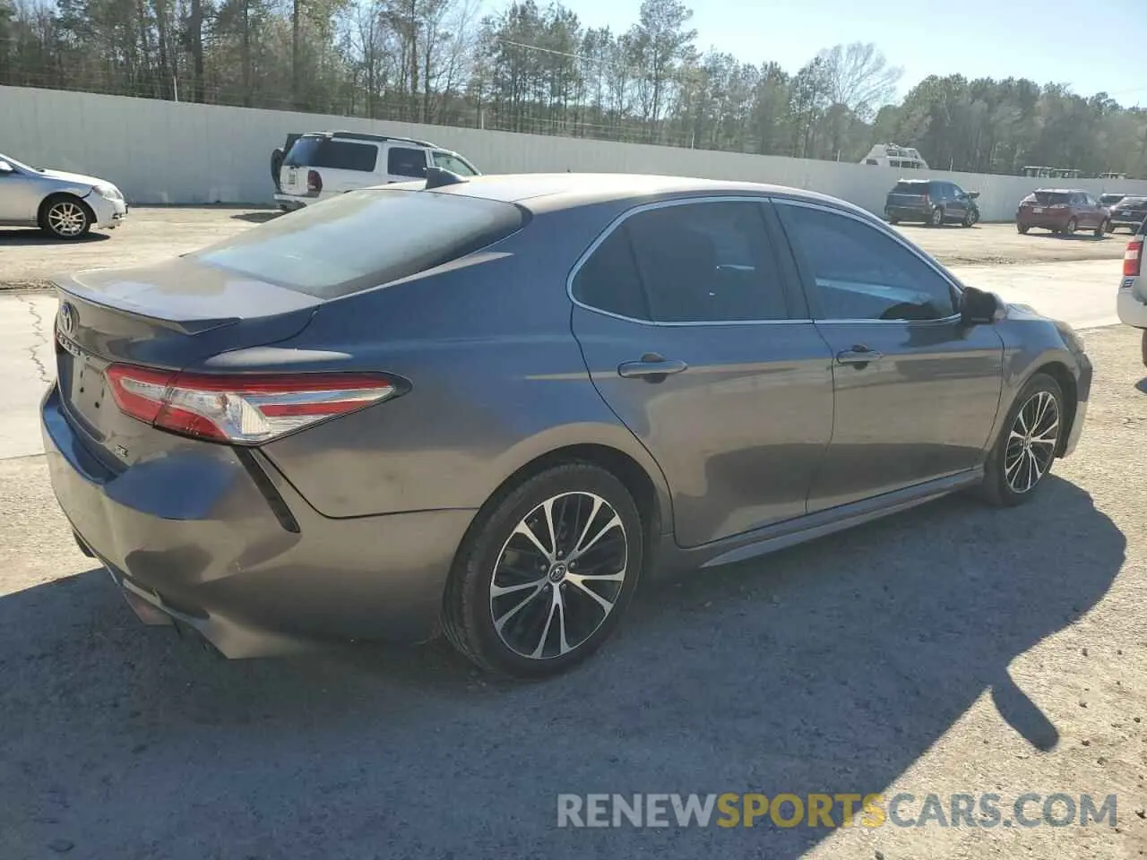 3 fotografías del automóvil dañado 4T1G11AK6LU886786 TOYOTA CAMRY 2020