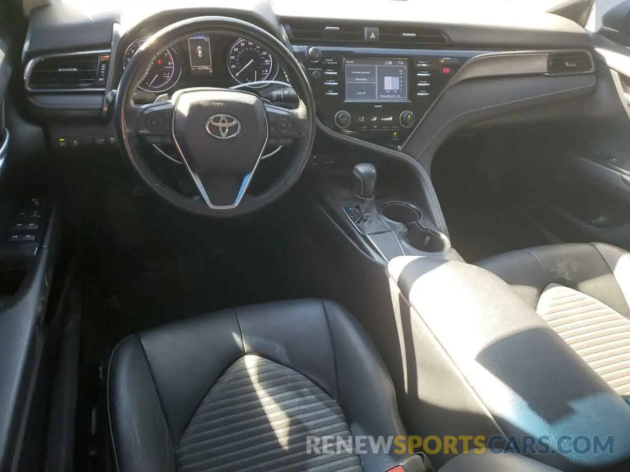 8 fotografías del automóvil dañado 4T1G11AK6LU886786 TOYOTA CAMRY 2020