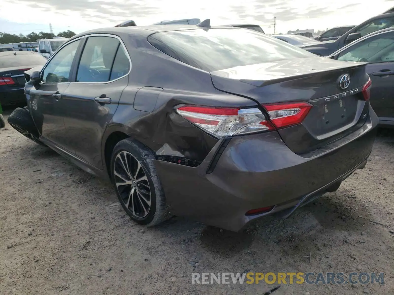 3 fotografías del automóvil dañado 4T1G11AK6LU888358 TOYOTA CAMRY 2020
