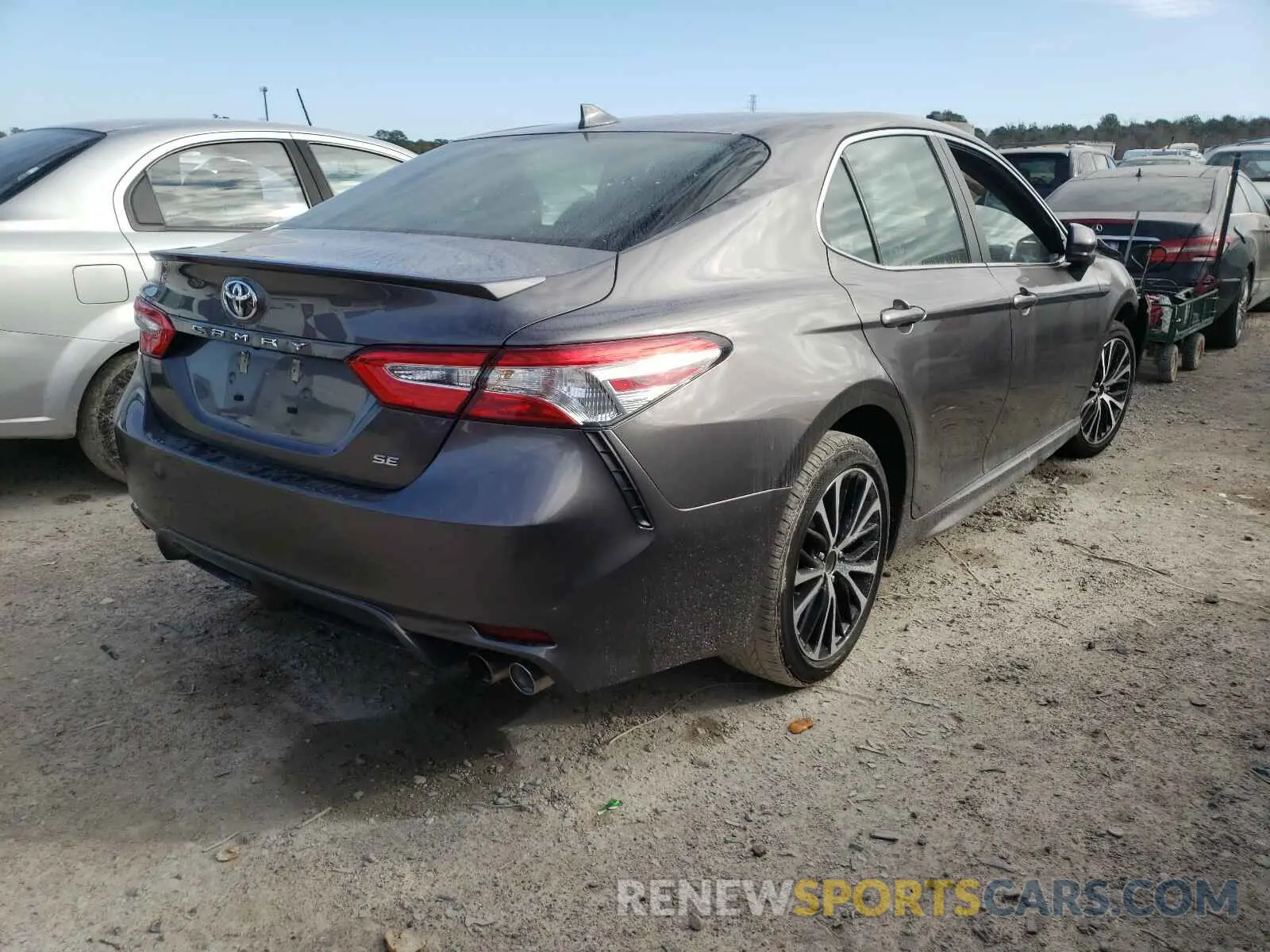4 fotografías del automóvil dañado 4T1G11AK6LU888358 TOYOTA CAMRY 2020
