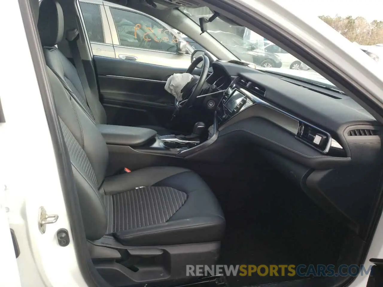 5 fotografías del automóvil dañado 4T1G11AK6LU890286 TOYOTA CAMRY 2020