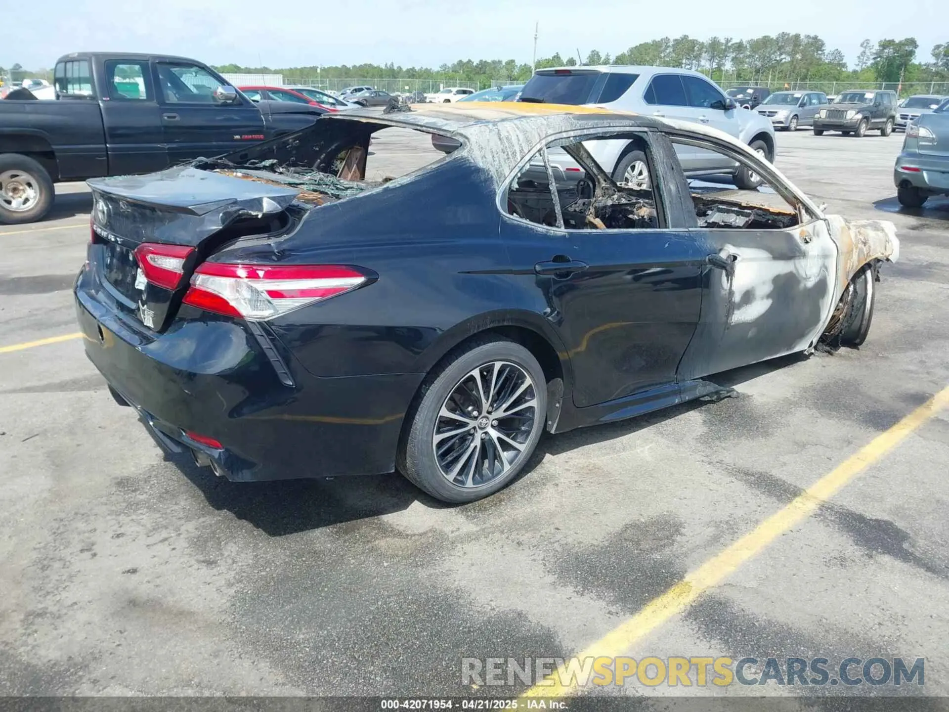 4 fotografías del automóvil dañado 4T1G11AK6LU909869 TOYOTA CAMRY 2020