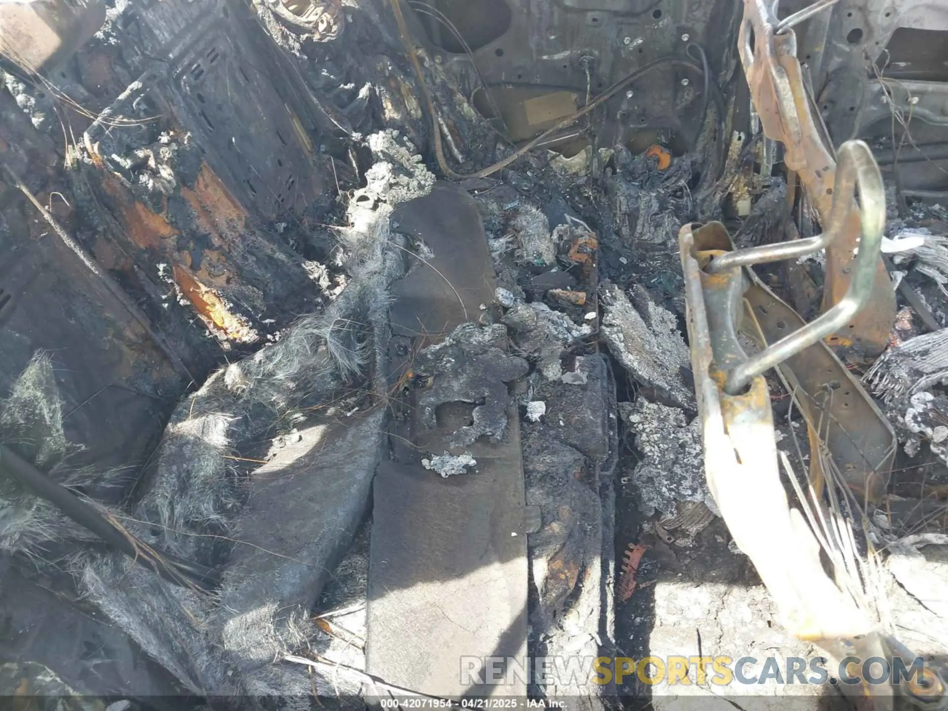 8 fotografías del automóvil dañado 4T1G11AK6LU909869 TOYOTA CAMRY 2020