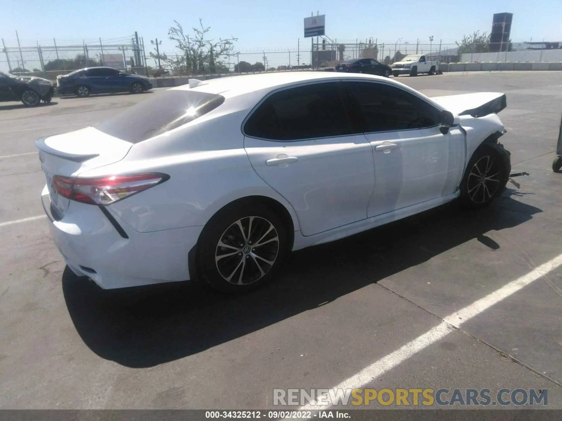 4 fotografías del automóvil dañado 4T1G11AK6LU925358 TOYOTA CAMRY 2020