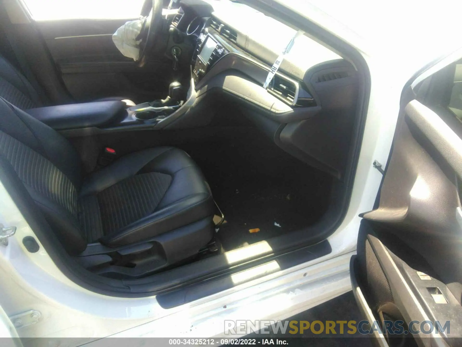 5 fotografías del automóvil dañado 4T1G11AK6LU925358 TOYOTA CAMRY 2020