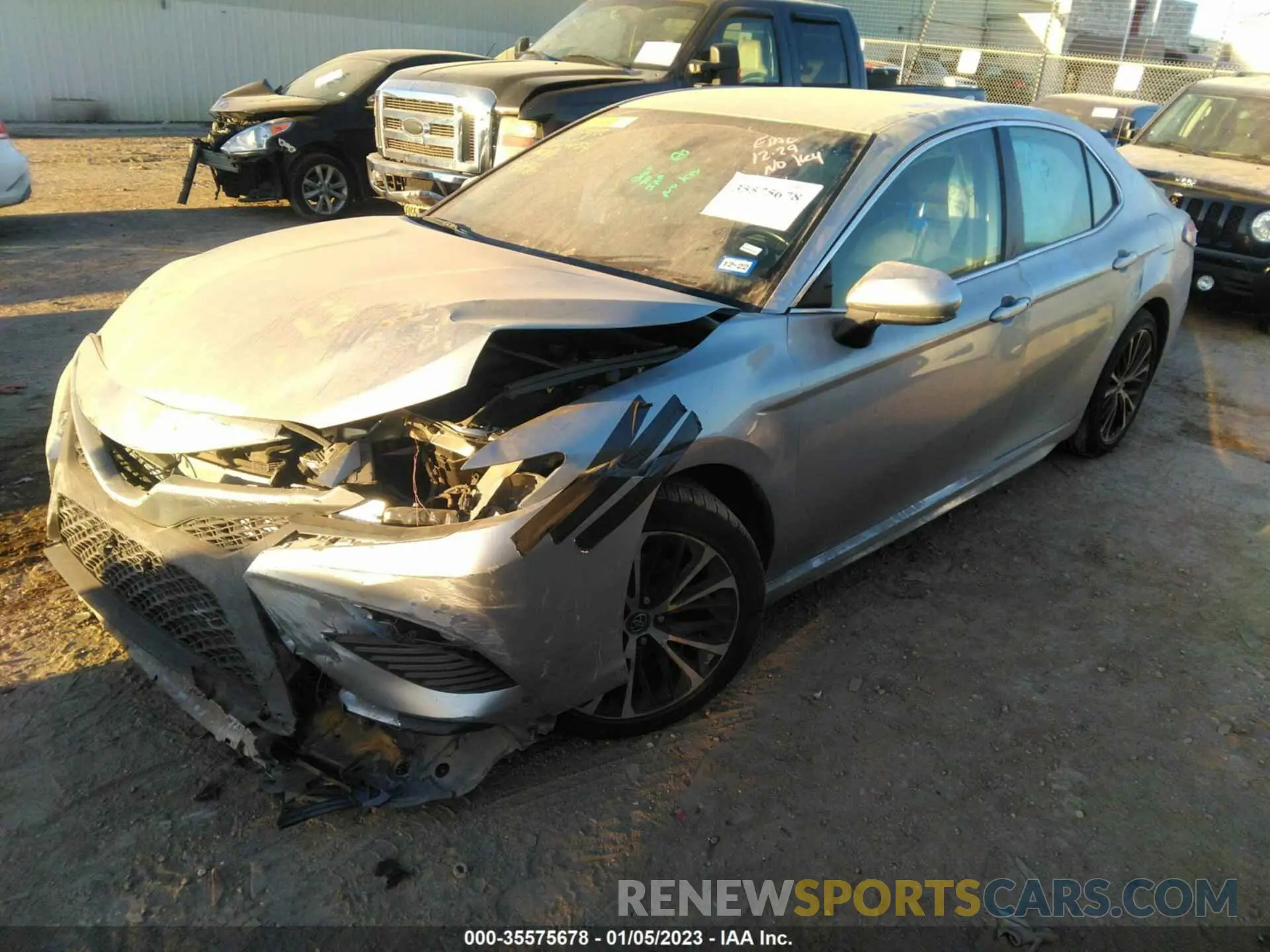 2 fotografías del automóvil dañado 4T1G11AK6LU940796 TOYOTA CAMRY 2020