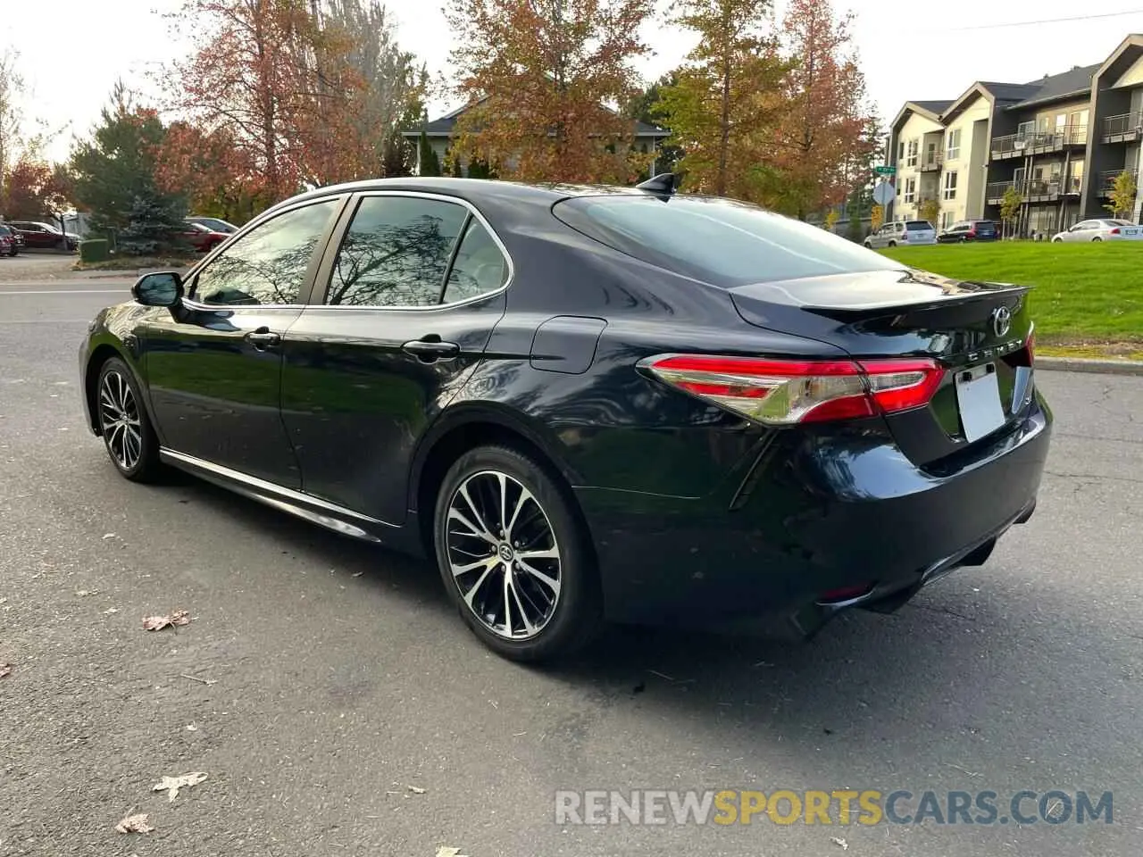 3 fotografías del automóvil dañado 4T1G11AK6LU943634 TOYOTA CAMRY 2020