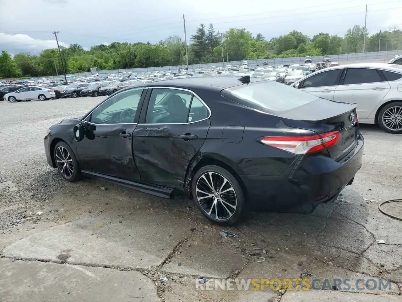 2 fotografías del automóvil dañado 4T1G11AK6LU953919 TOYOTA CAMRY 2020