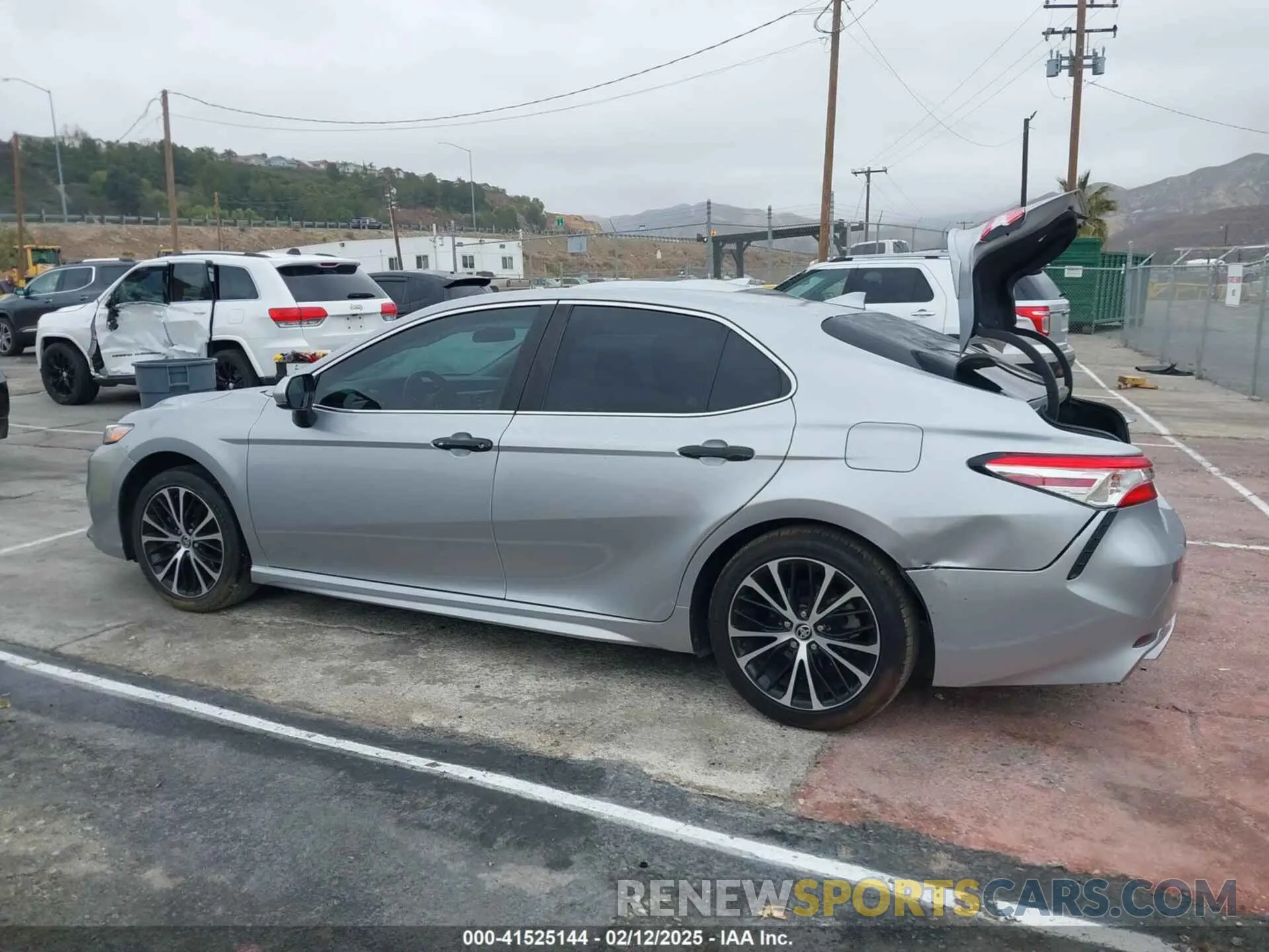 15 fotografías del automóvil dañado 4T1G11AK6LU974558 TOYOTA CAMRY 2020