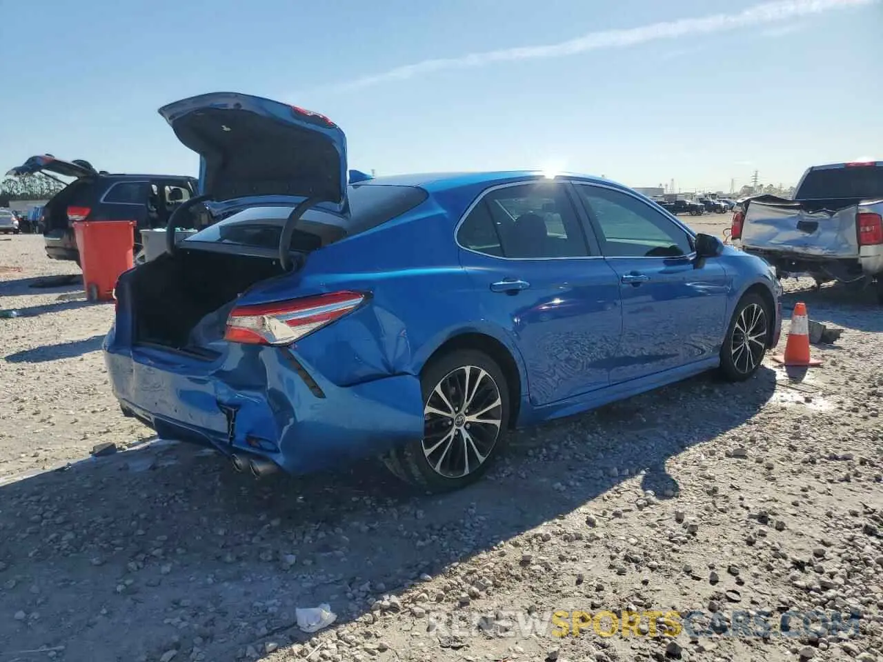 3 fotografías del automóvil dañado 4T1G11AK7LU303433 TOYOTA CAMRY 2020