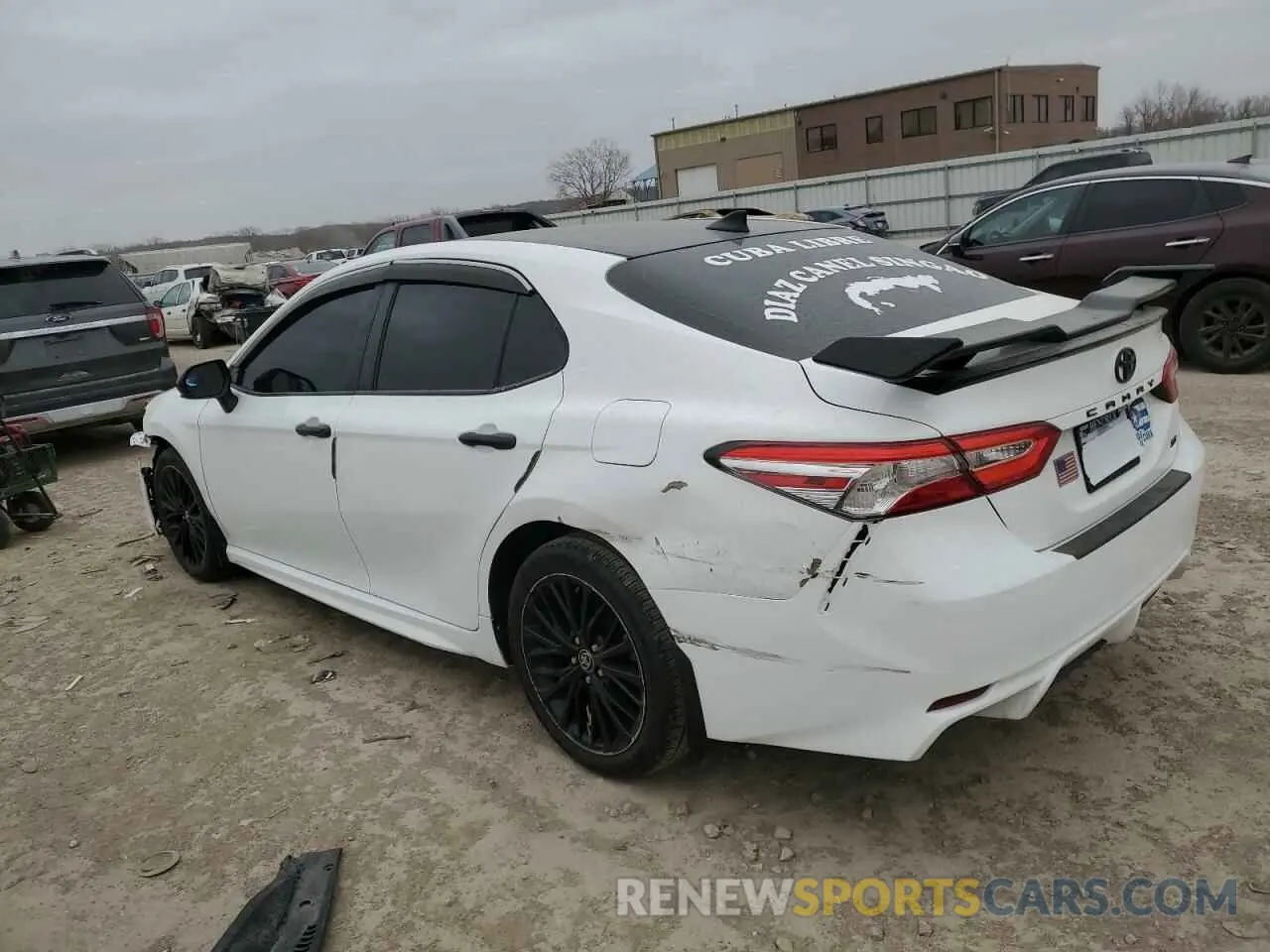 2 fotografías del automóvil dañado 4T1G11AK7LU309300 TOYOTA CAMRY 2020