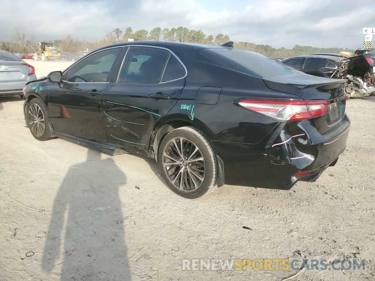 2 fotografías del automóvil dañado 4T1G11AK7LU324928 TOYOTA CAMRY 2020