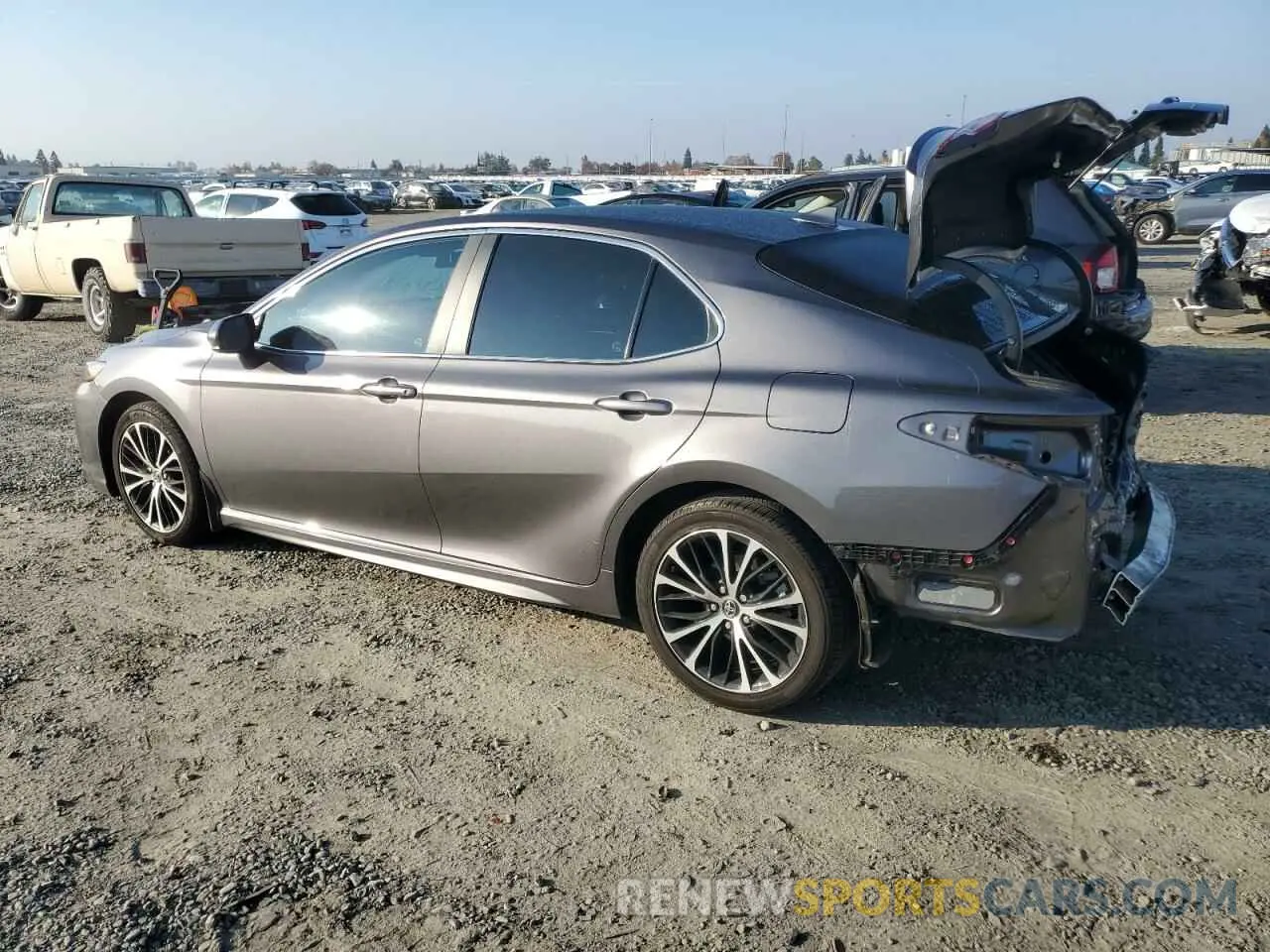 2 fotografías del automóvil dañado 4T1G11AK7LU339400 TOYOTA CAMRY 2020