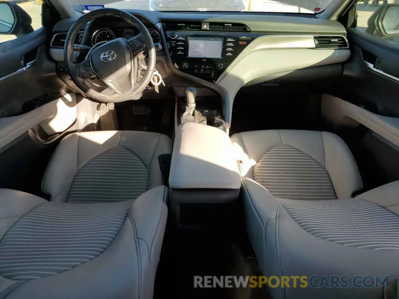 8 fotografías del automóvil dañado 4T1G11AK7LU370985 TOYOTA CAMRY 2020