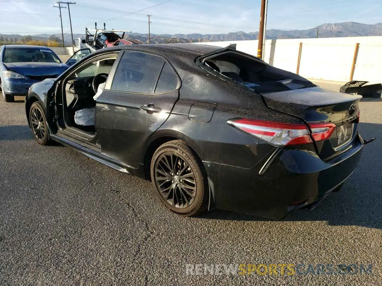 2 fotografías del automóvil dañado 4T1G11AK7LU401006 TOYOTA CAMRY 2020