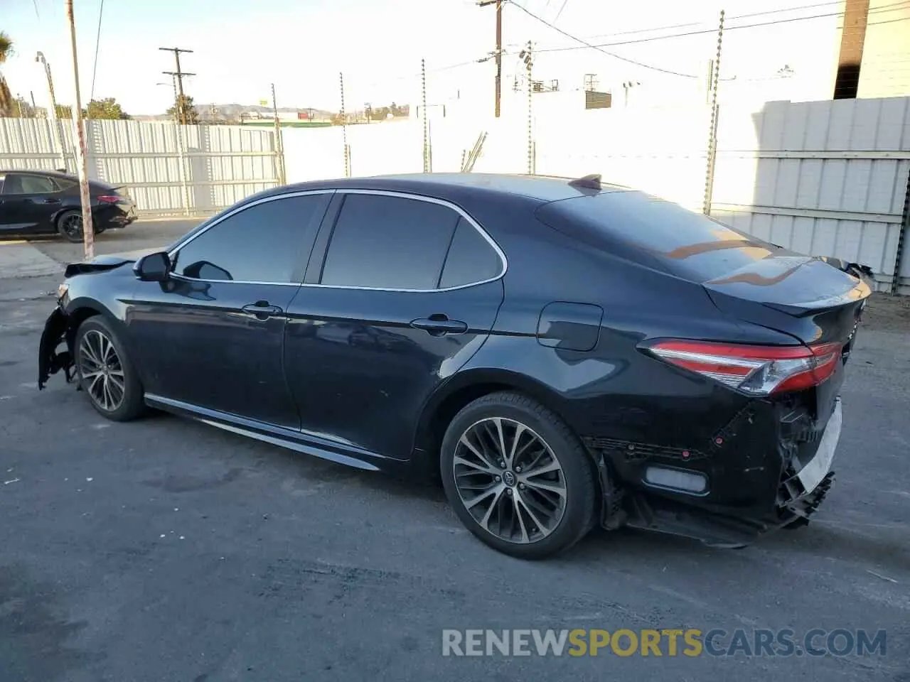 2 fotografías del automóvil dañado 4T1G11AK7LU864134 TOYOTA CAMRY 2020