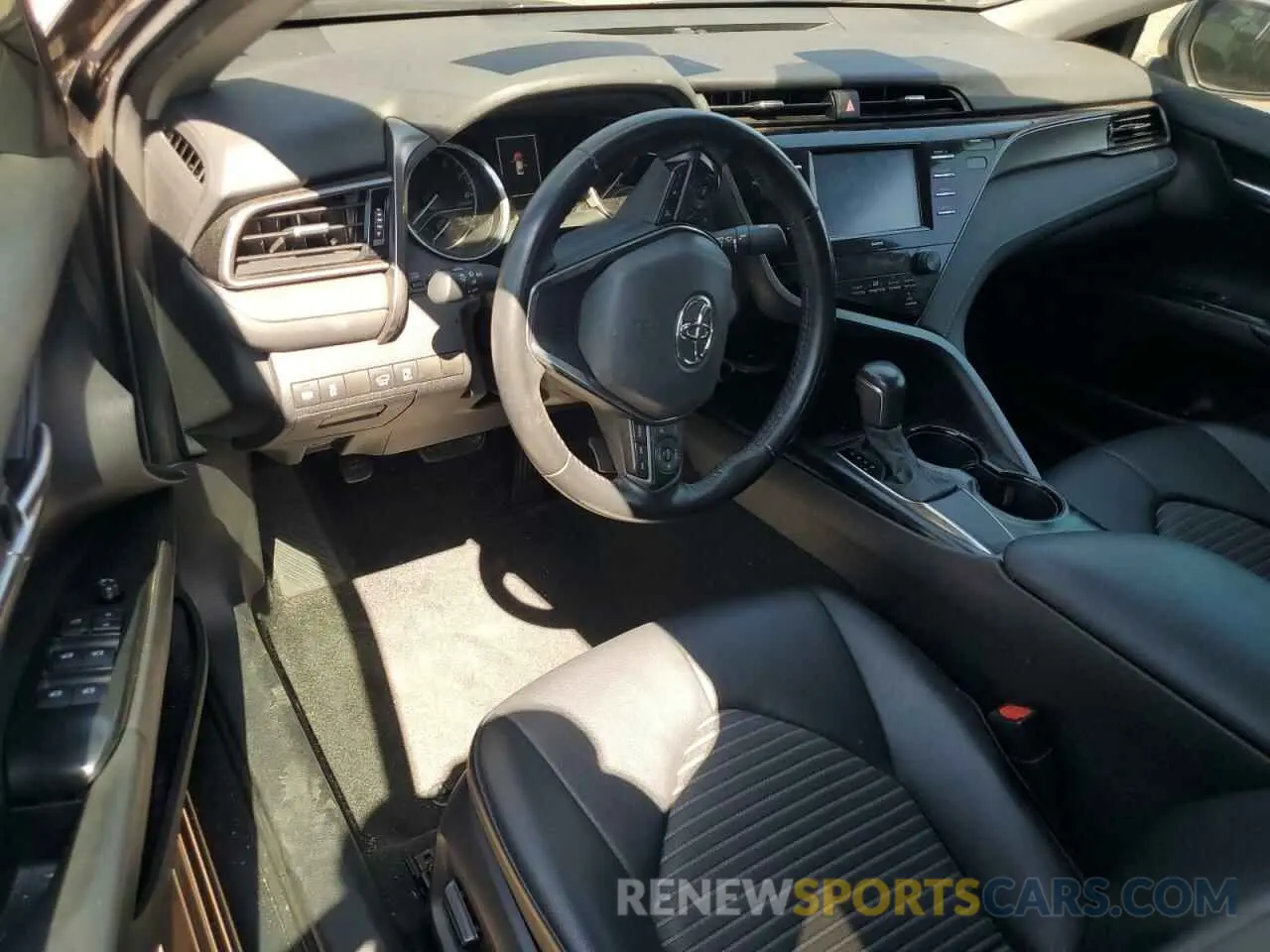 8 fotografías del automóvil dañado 4T1G11AK7LU883167 TOYOTA CAMRY 2020