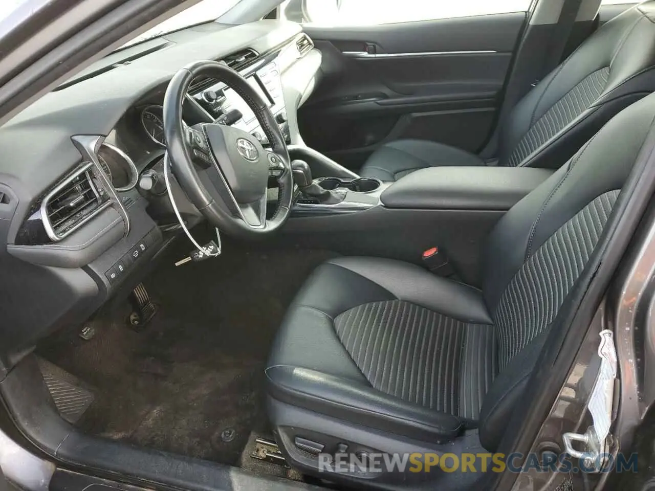 7 fotografías del automóvil dañado 4T1G11AK7LU918113 TOYOTA CAMRY 2020