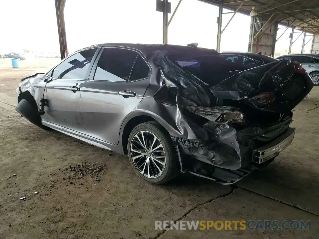 2 fotografías del automóvil dañado 4T1G11AK7LU946316 TOYOTA CAMRY 2020
