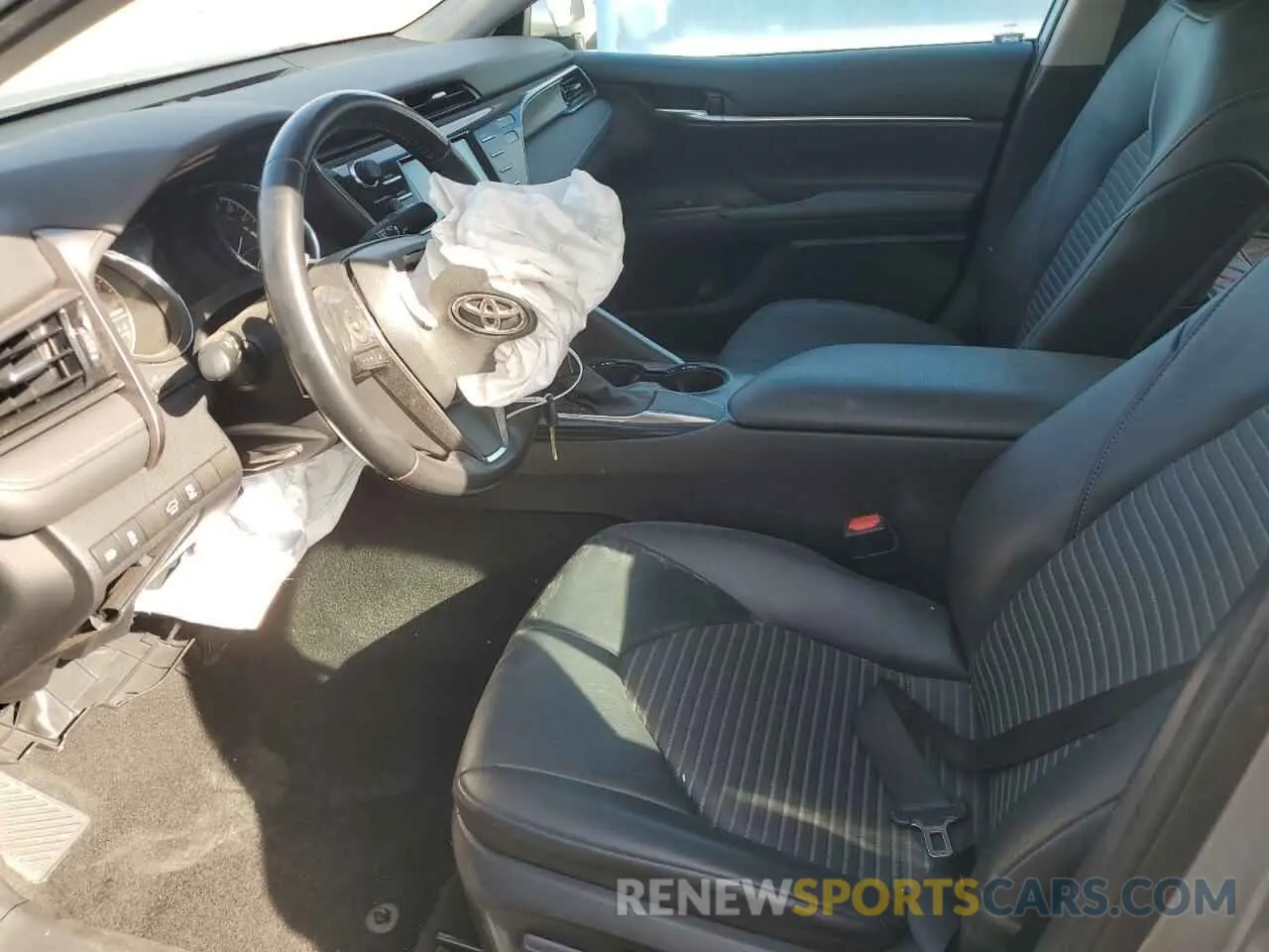 7 fotografías del automóvil dañado 4T1G11AK7LU960183 TOYOTA CAMRY 2020