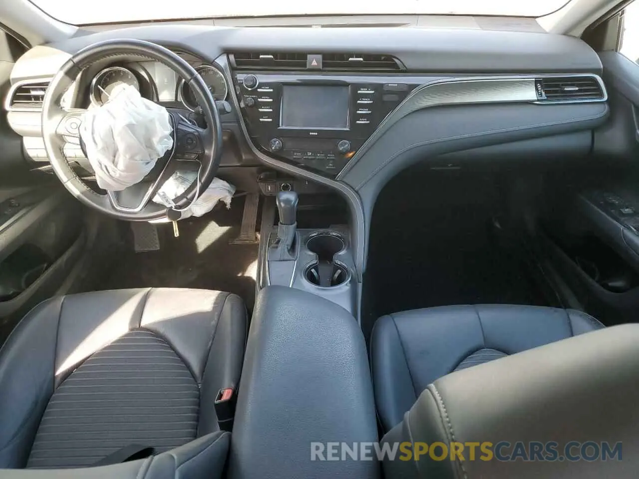 8 fotografías del automóvil dañado 4T1G11AK7LU960183 TOYOTA CAMRY 2020