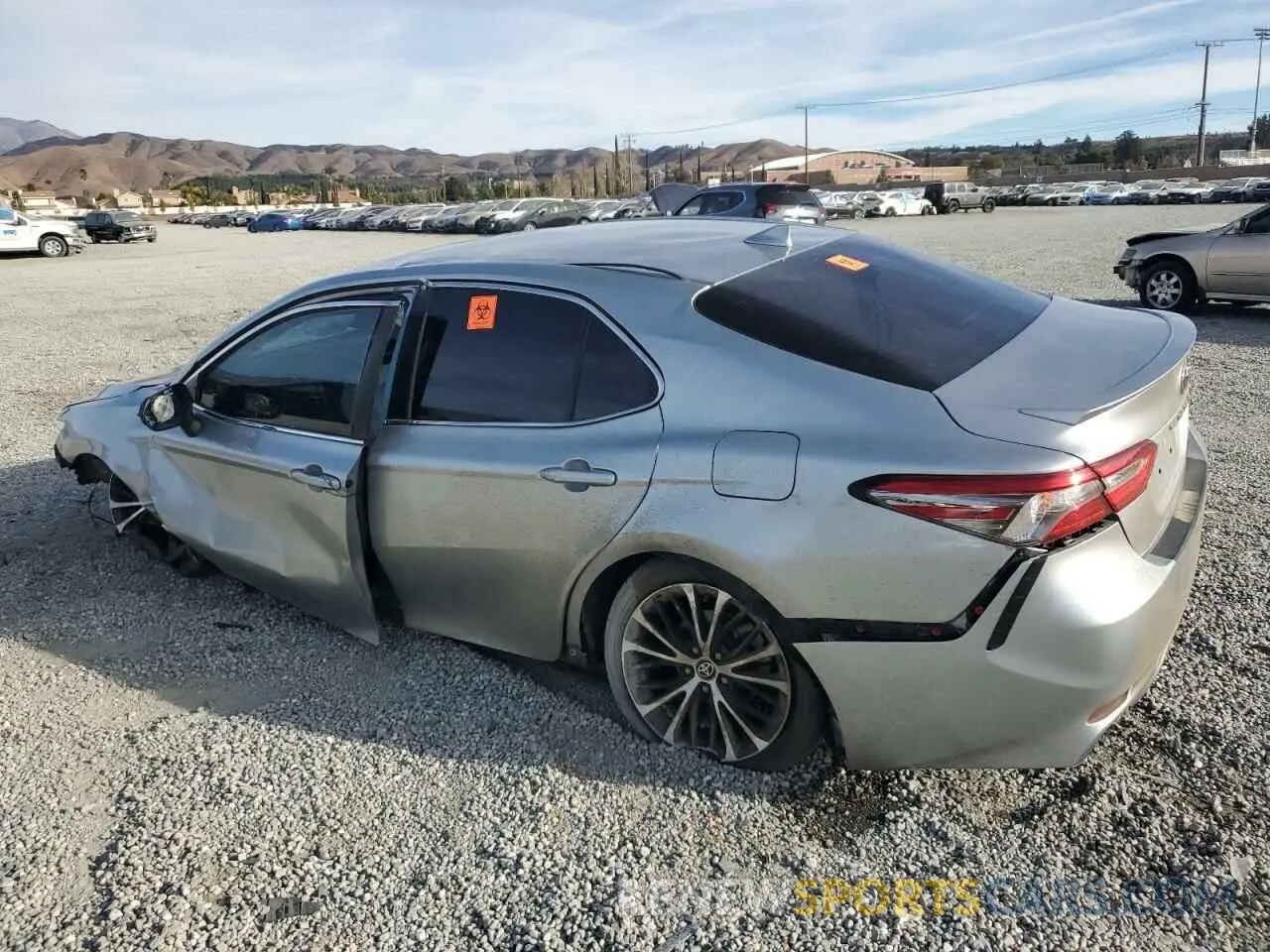 2 fotografías del automóvil dañado 4T1G11AK7LU965044 TOYOTA CAMRY 2020
