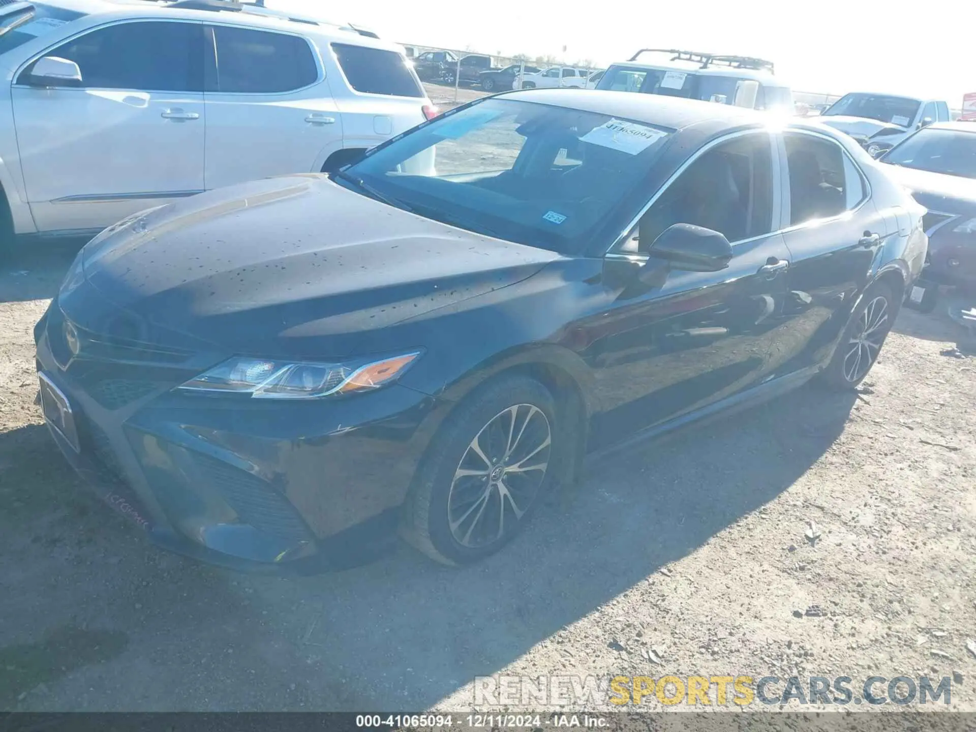 2 fotografías del automóvil dañado 4T1G11AK7LU986010 TOYOTA CAMRY 2020