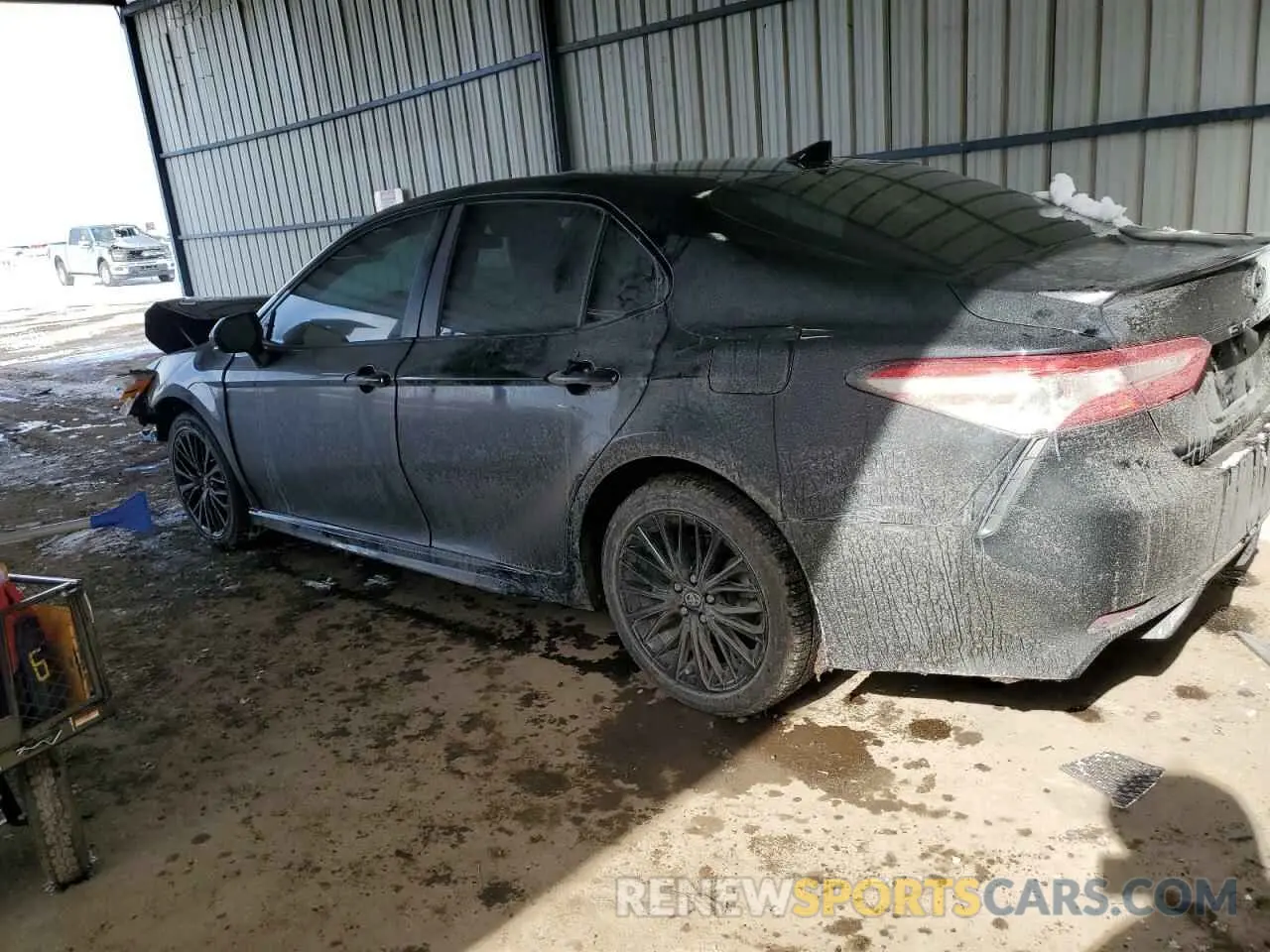 2 fotografías del automóvil dañado 4T1G11AK8LU315106 TOYOTA CAMRY 2020
