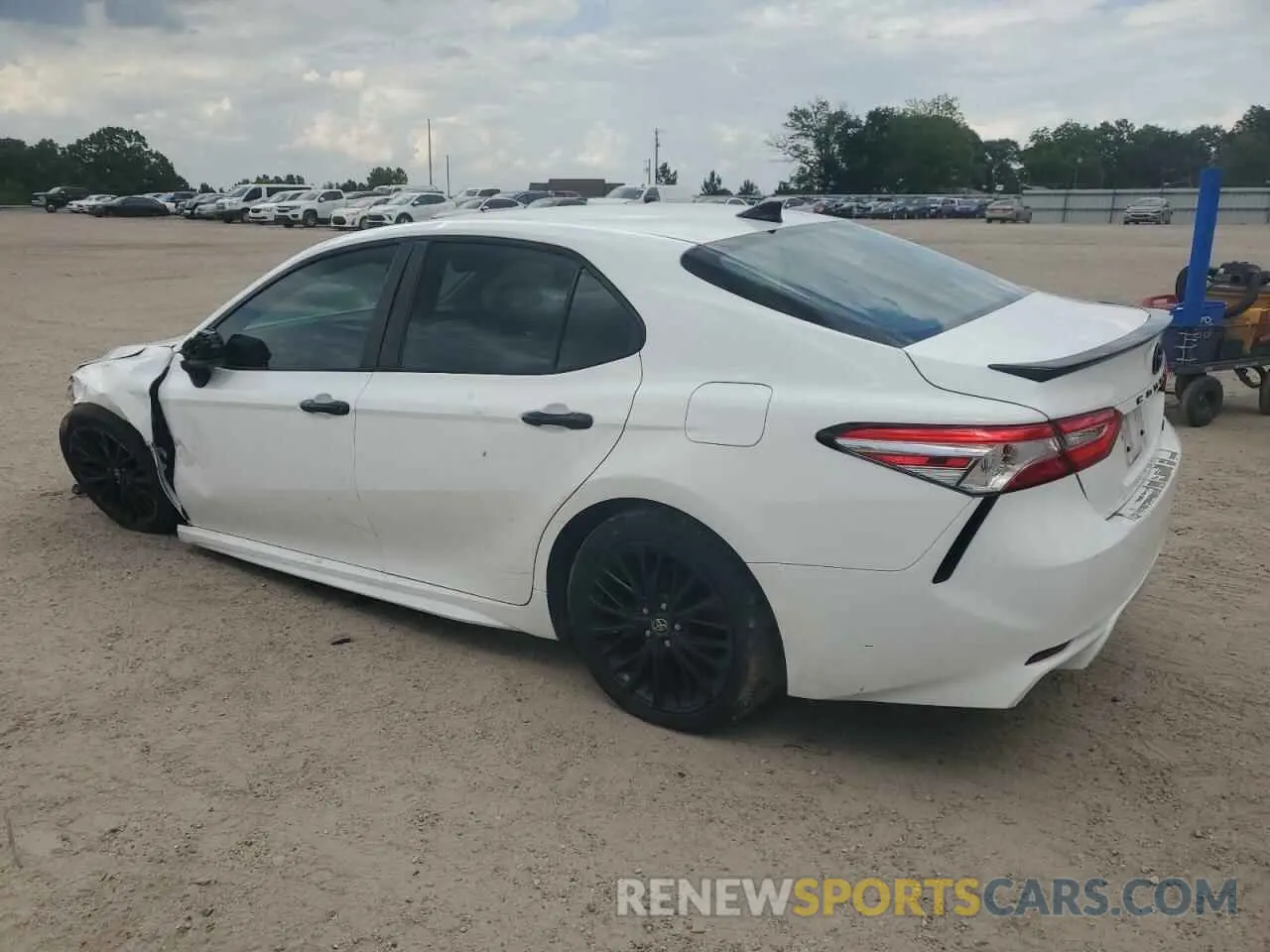 2 fotografías del automóvil dañado 4T1G11AK8LU356271 TOYOTA CAMRY 2020